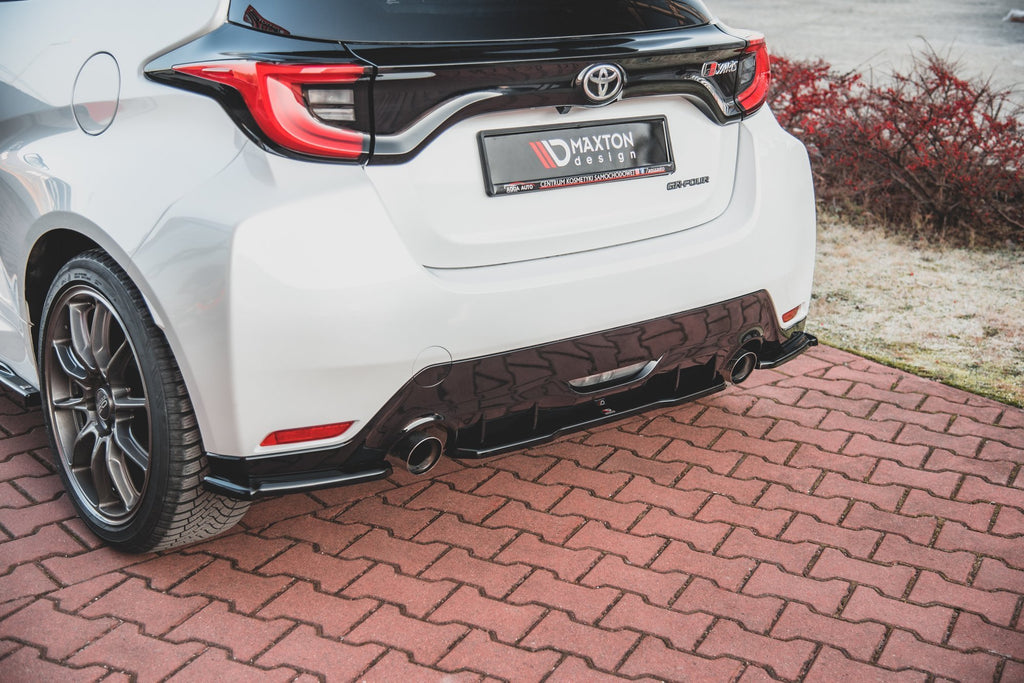Maxton Design Mittlerer Diffusor Heck Ansatz für Toyota GR Yaris Mk4 Carbon Look