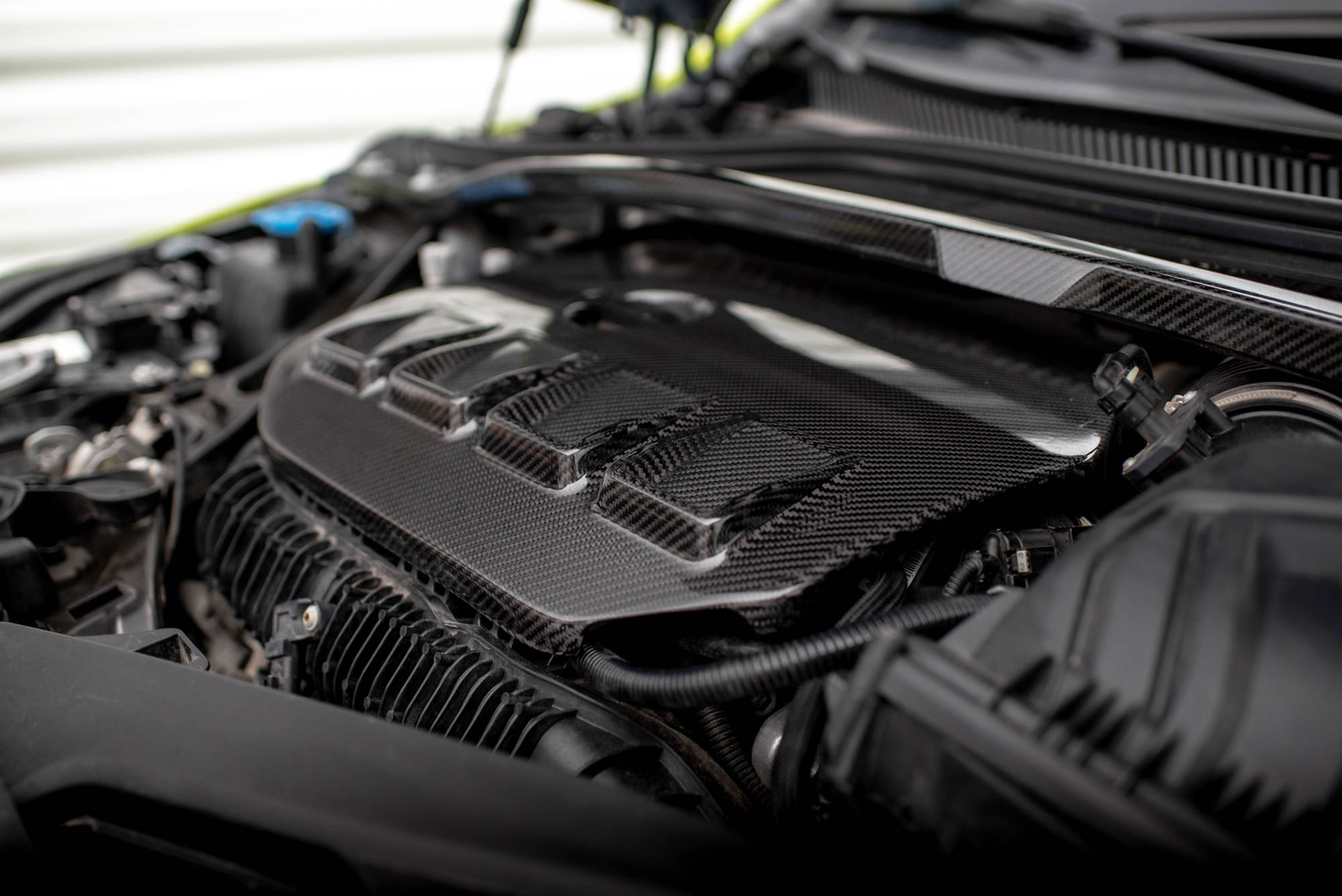 Maxton Design Carbon Fiber Engine Cover BMW 1er F40 M135i für BMW 1er F40