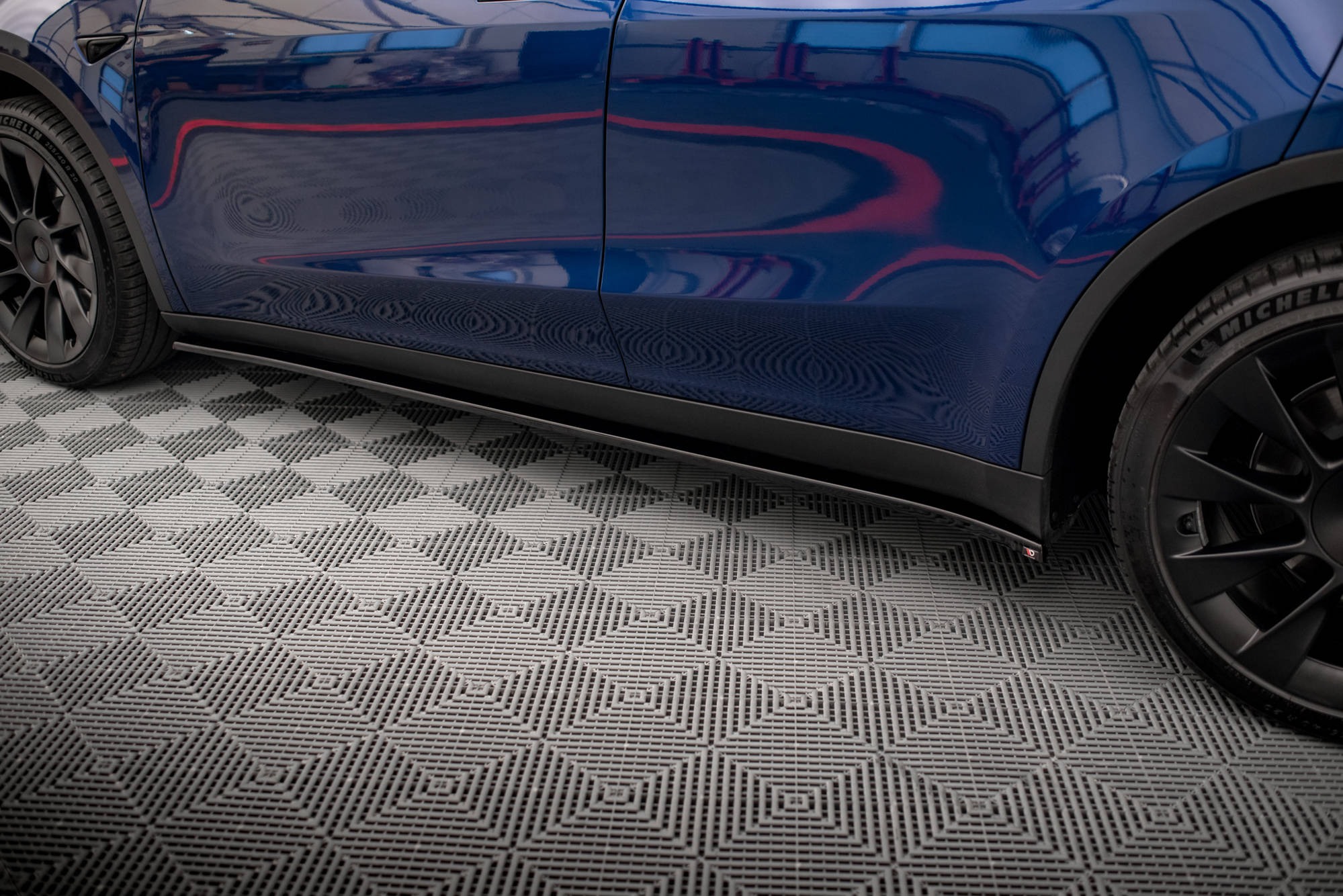 Maxton Design Street+ Seitenschweller Leisten V.2 passend für Tesla Model Y schwarz Hochglanz