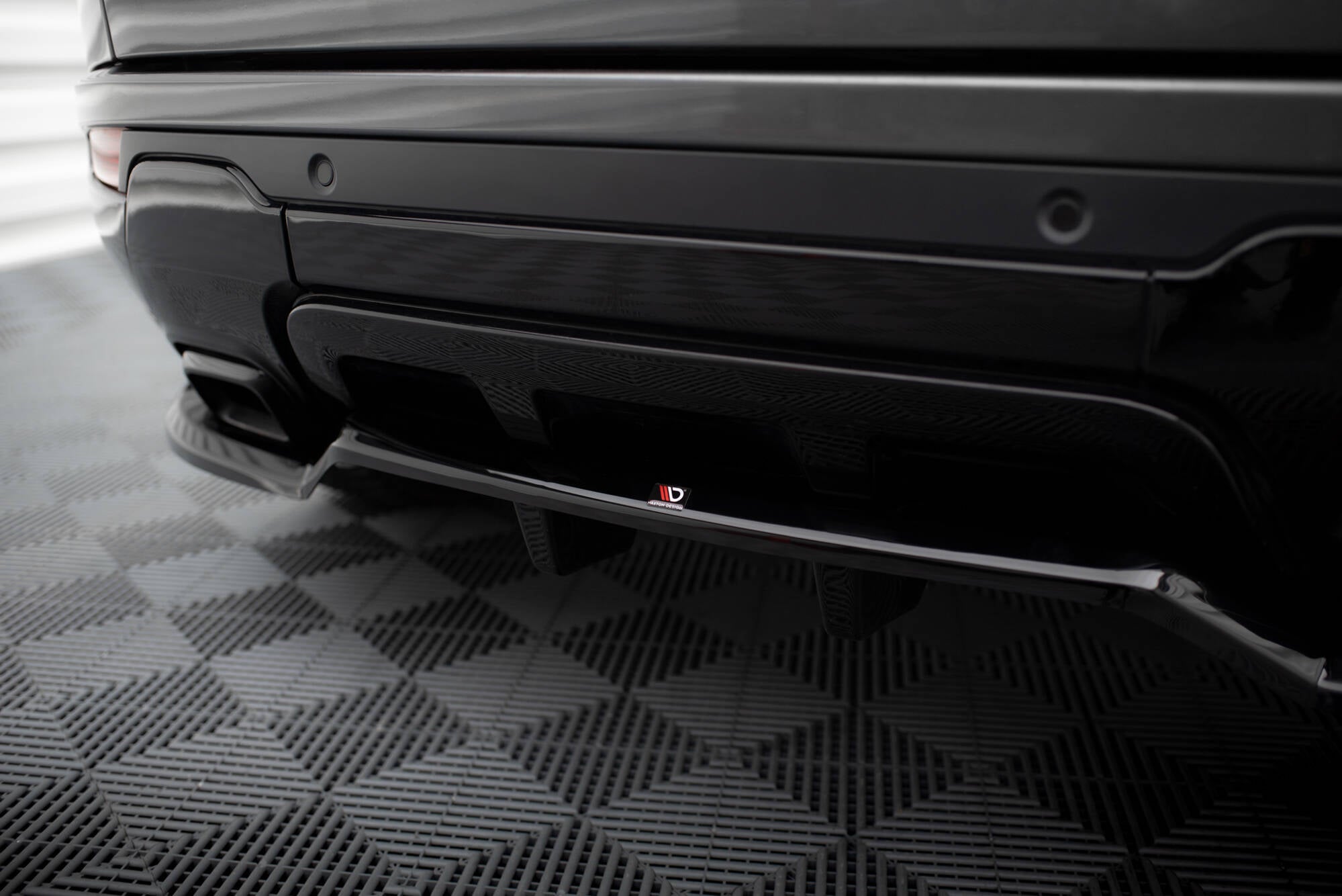 Maxton Design Street+ Mittlerer Diffusor RACE passend für Land Rover Range Rover Evoque HSE Dynamic Mk1 Facelift schwarz Hochglanz