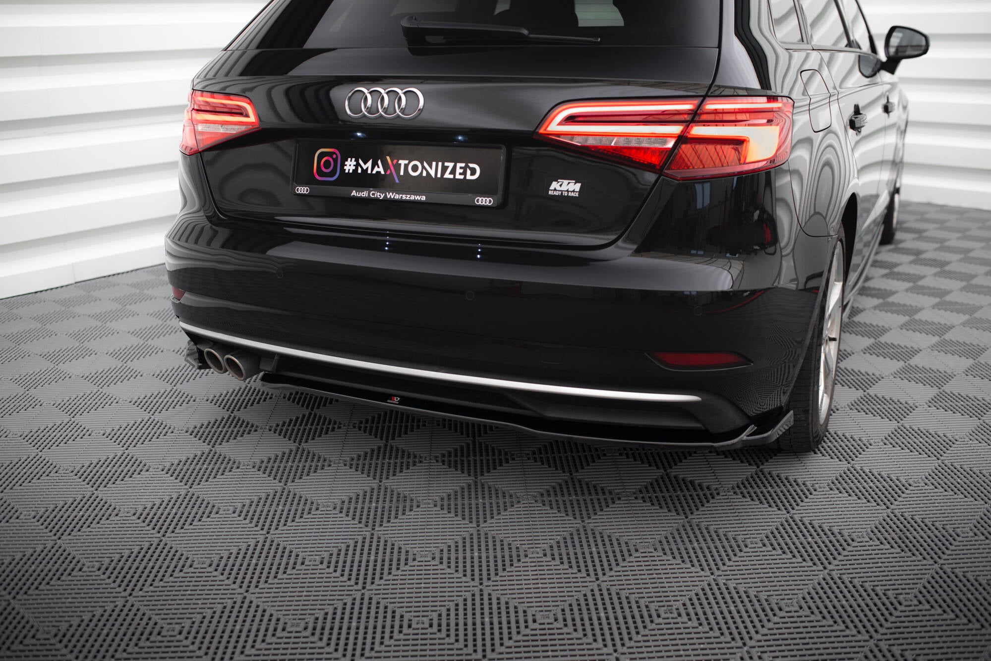 Maxton Design Heck Ansatz Flaps Diffusor passend für Audi A3 Sportback 8V Facelift schwarz Hochglanz