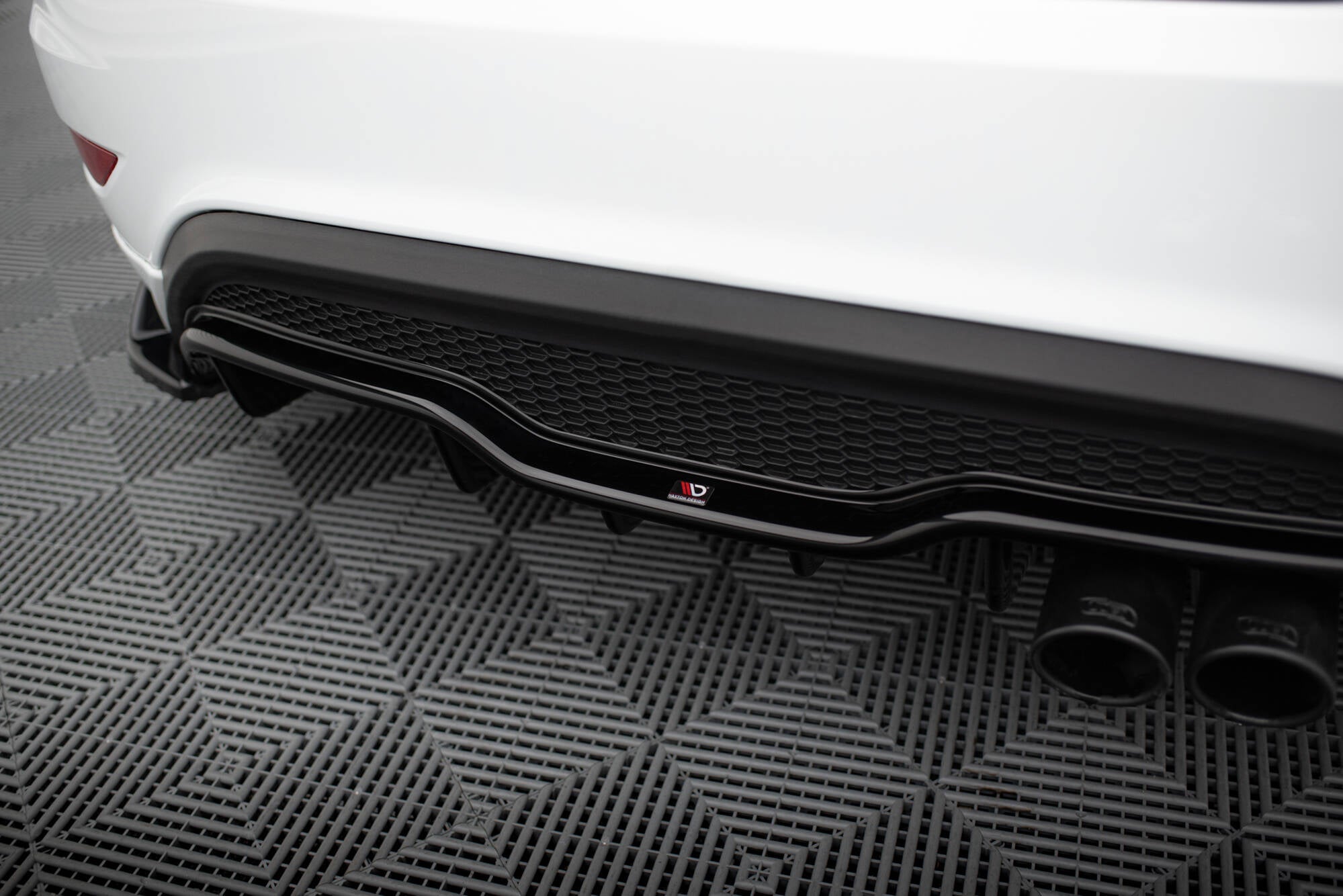 Maxton Design Diffusor Heck Ansatz passend für Ford Fiesta ST (3-Türige version) Mk7 Facelift schwarz Hochglanz