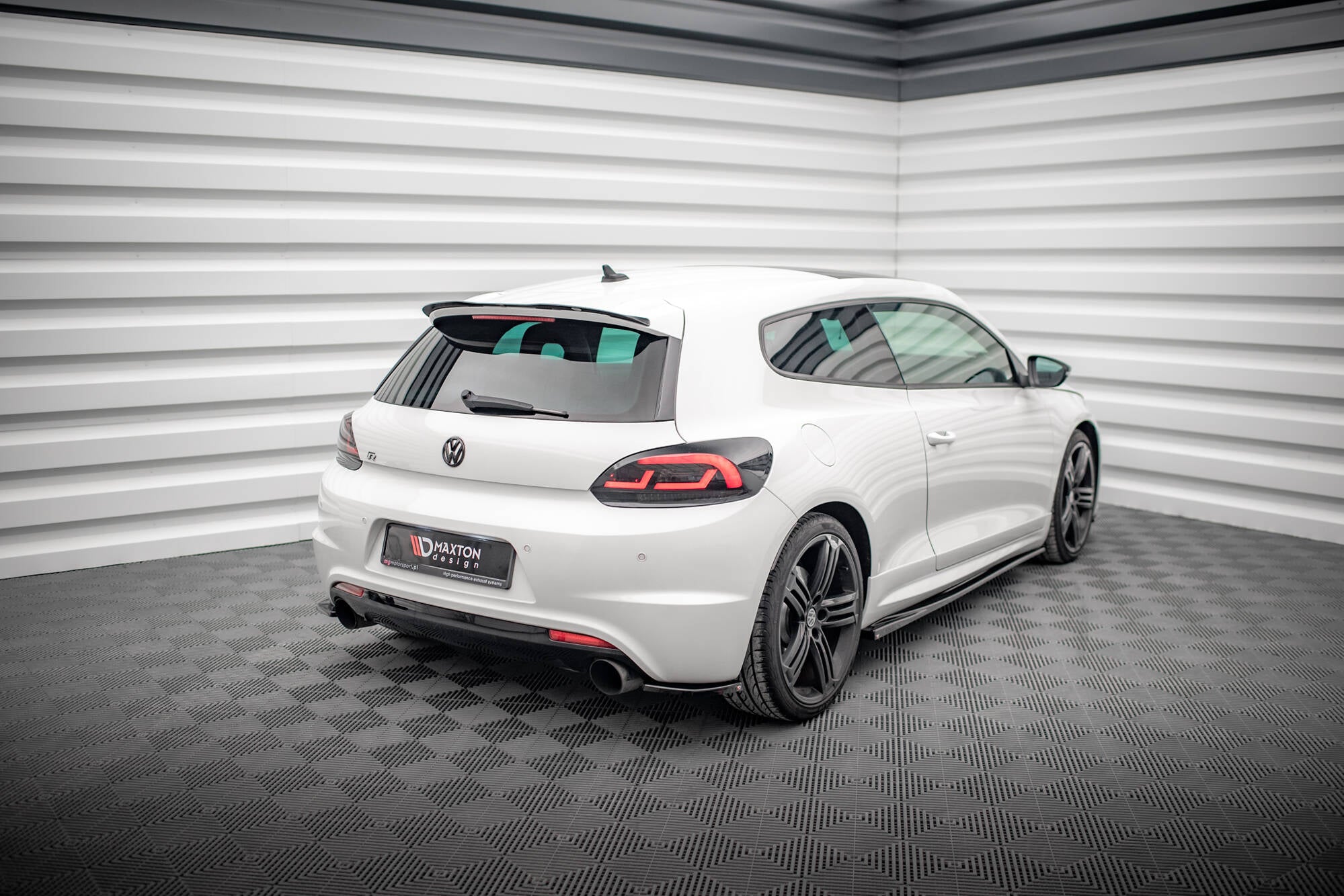 Maxton Design Heck Ansatz Flaps Diffusor V.2 passend für VW Scirocco R Mk3 schwarz Hochglanz