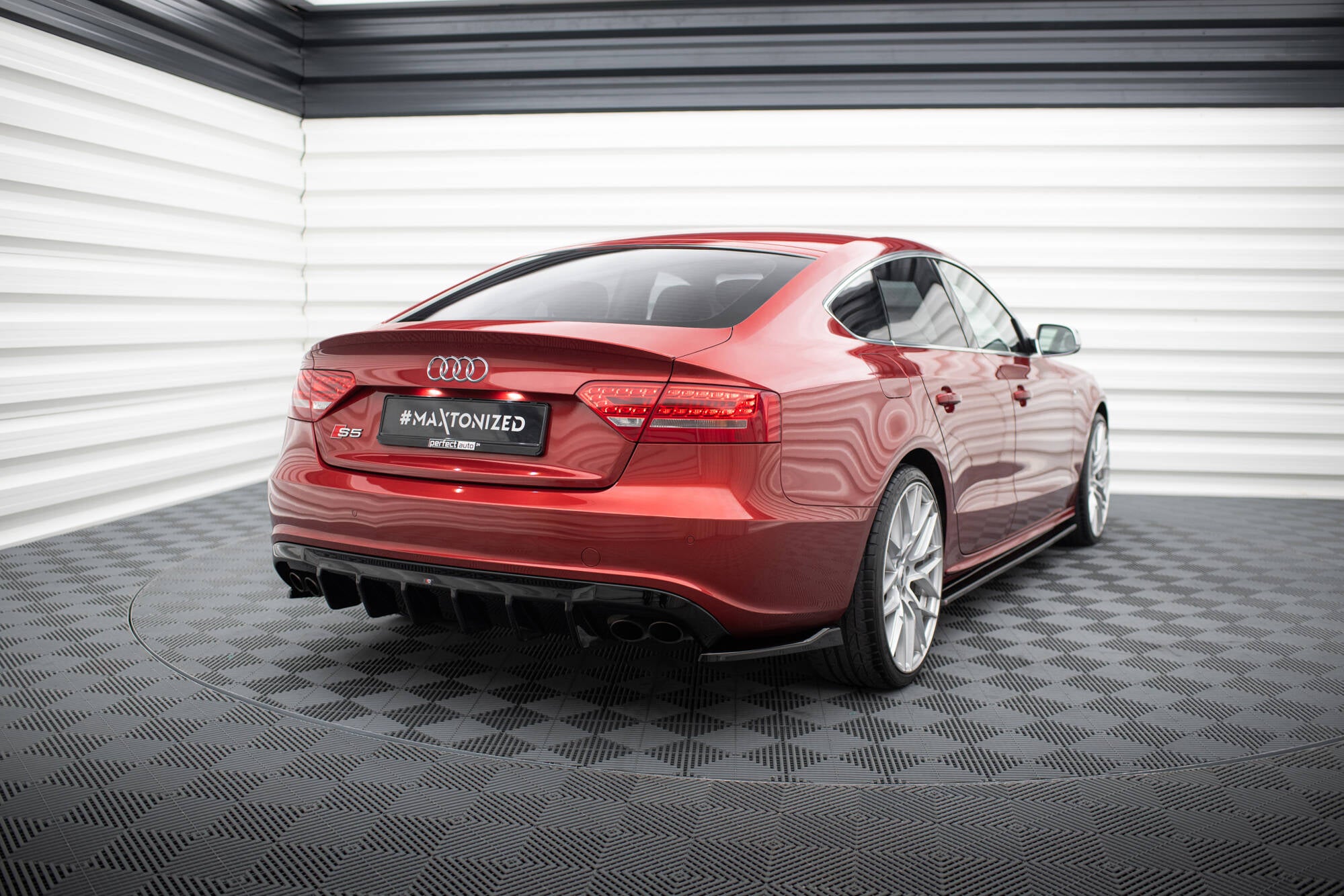 Maxton Design Heck Ansatz Flaps Diffusor passend für Audi S5 / A5 S-Line Sportback 8T schwarz Hochglanz