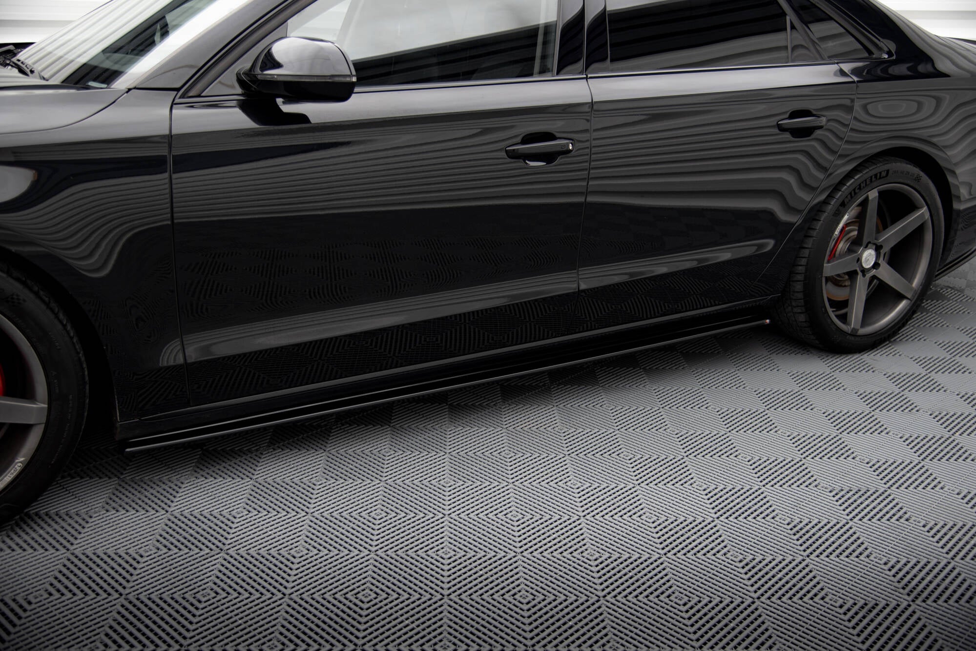 Maxton Design Street+ Seitenschweller Leisten passend für Audi A8 D4 schwarz Hochglanz
