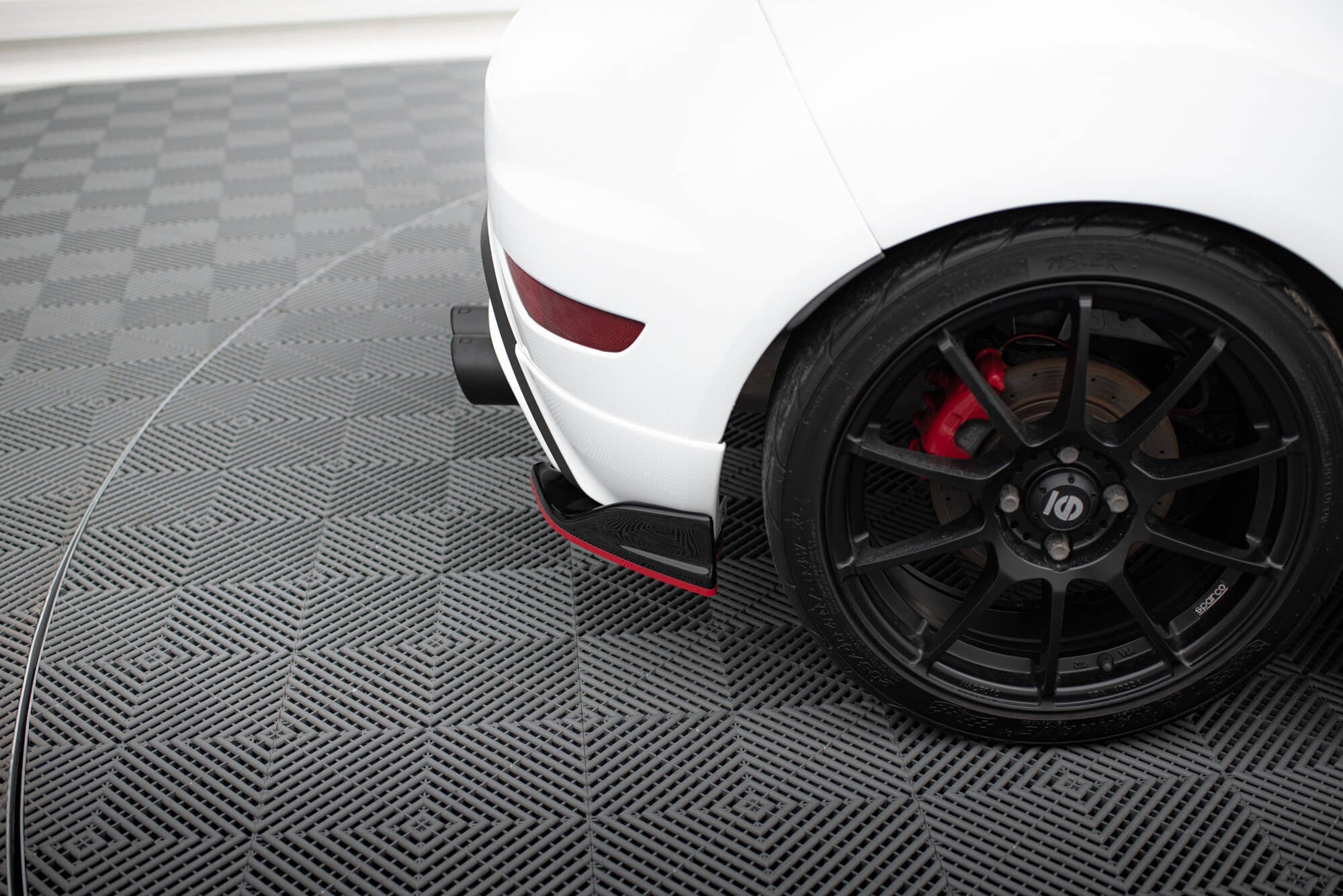 Maxton Design Heck Ansatz Flaps Diffusor V.2 passend für Ford Fiesta ST Mk7 Facelift schwarz Hochglanz