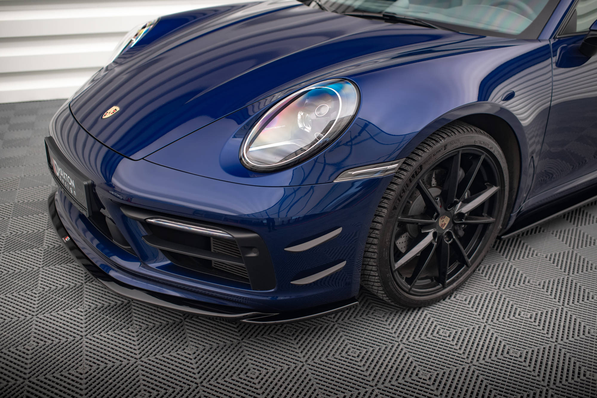 Maxton Design Stoßstangen Flaps Wings vorne Canards passend für Porsche 911 Carrera Aero 992