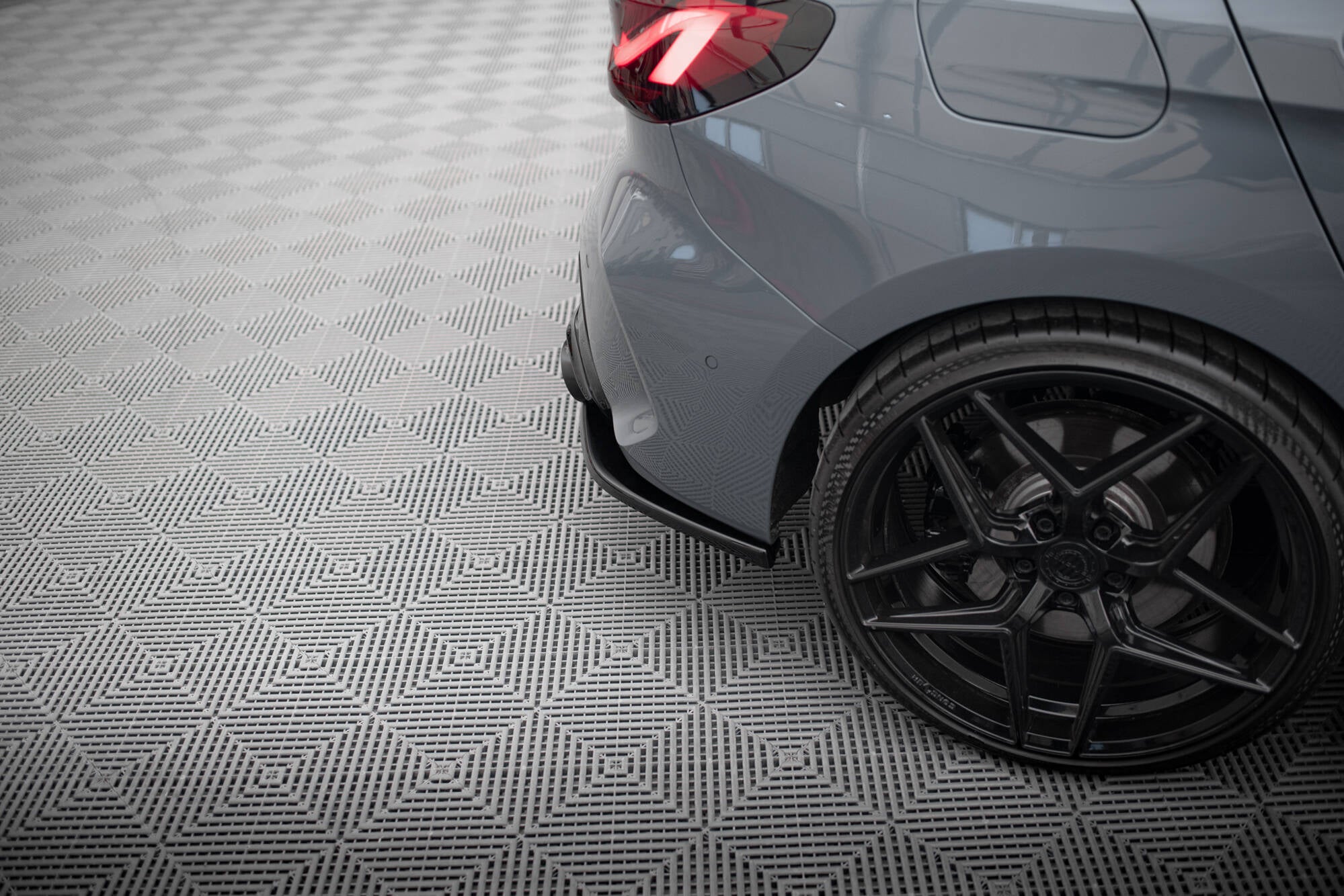 Maxton Design Heck Ansatz Flaps Diffusor V.3 passend für BMW 1er F40 M-Paket/ M135i schwarz Hochglanz