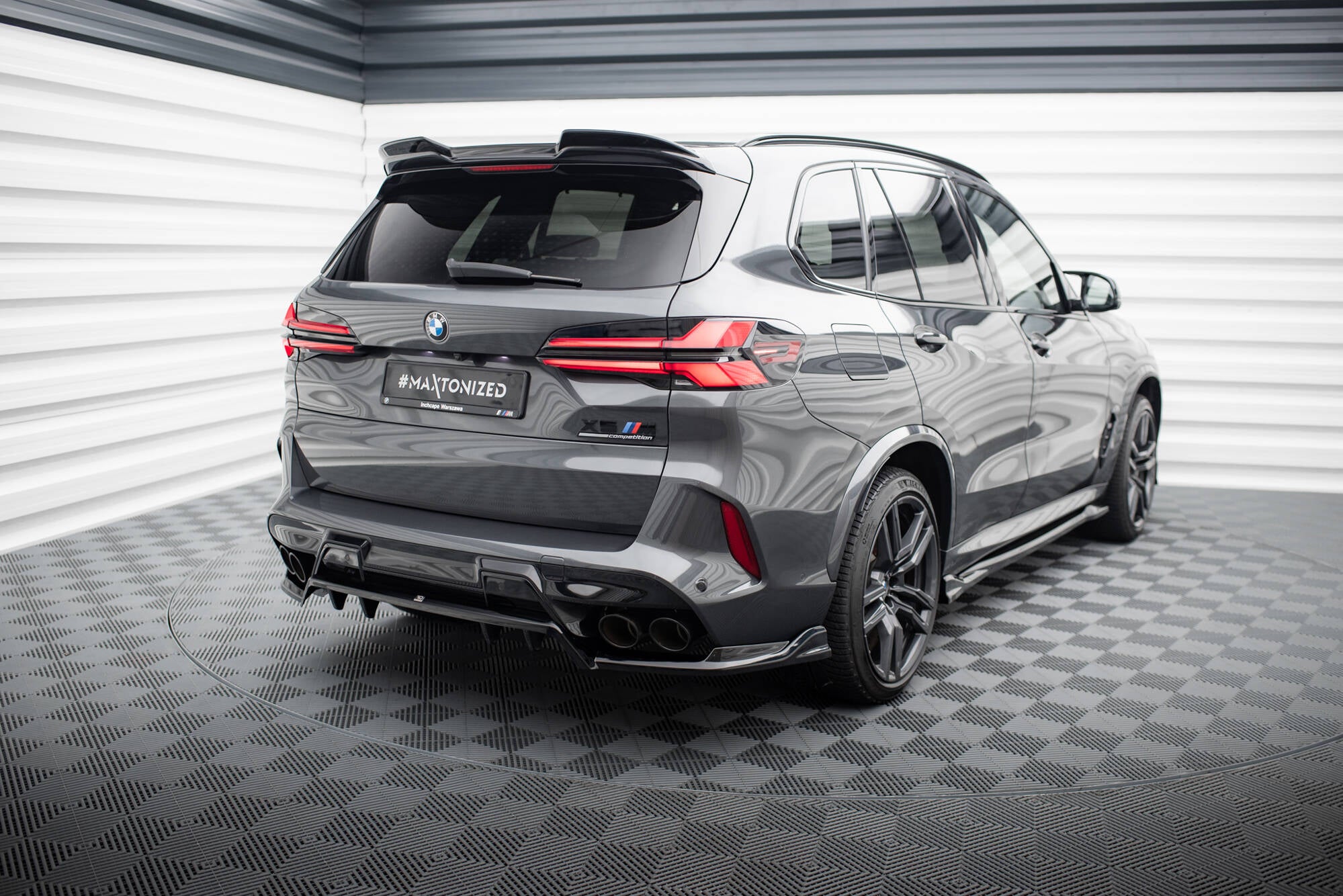 Maxton Design Street+ Mittlerer Diffusor RACE passend für BMW X5 M F95 / F95 Facelift schwarz Hochglanz