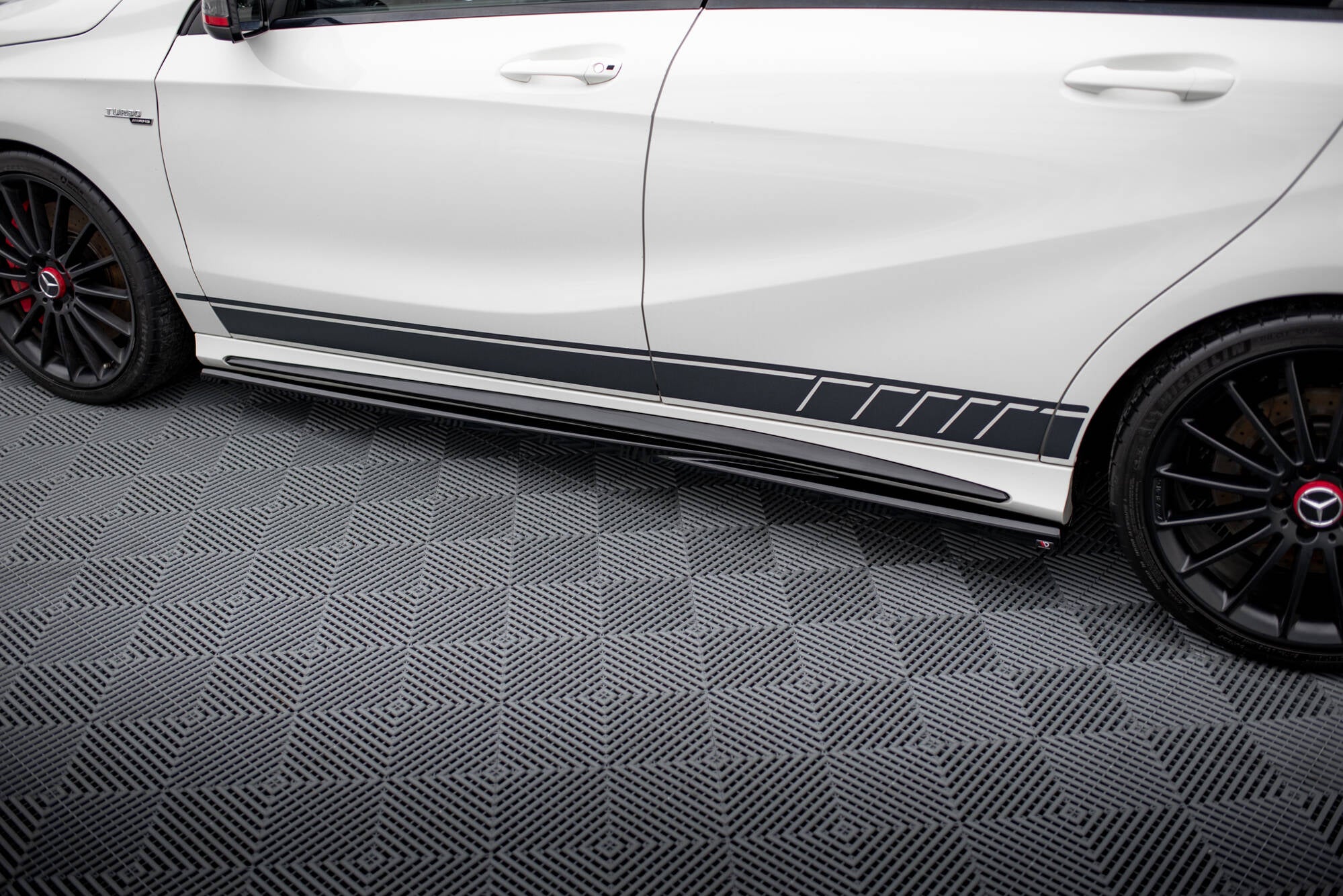 Maxton Design Street+ Seitenschweller Leisten passend für Mercedes-Benz A45 AMG W176 schwarz Hochglanz
