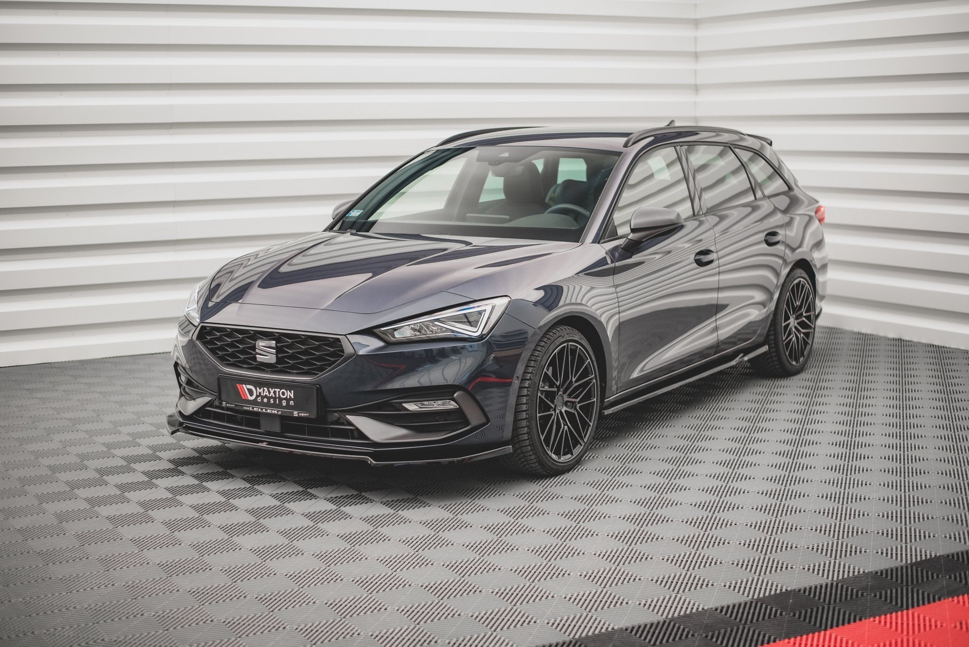 Maxton Design Street+ Spoilerlippe Front Ansatz V.3 passend für Seat Leon FR Mk4 schwarz Hochglanz