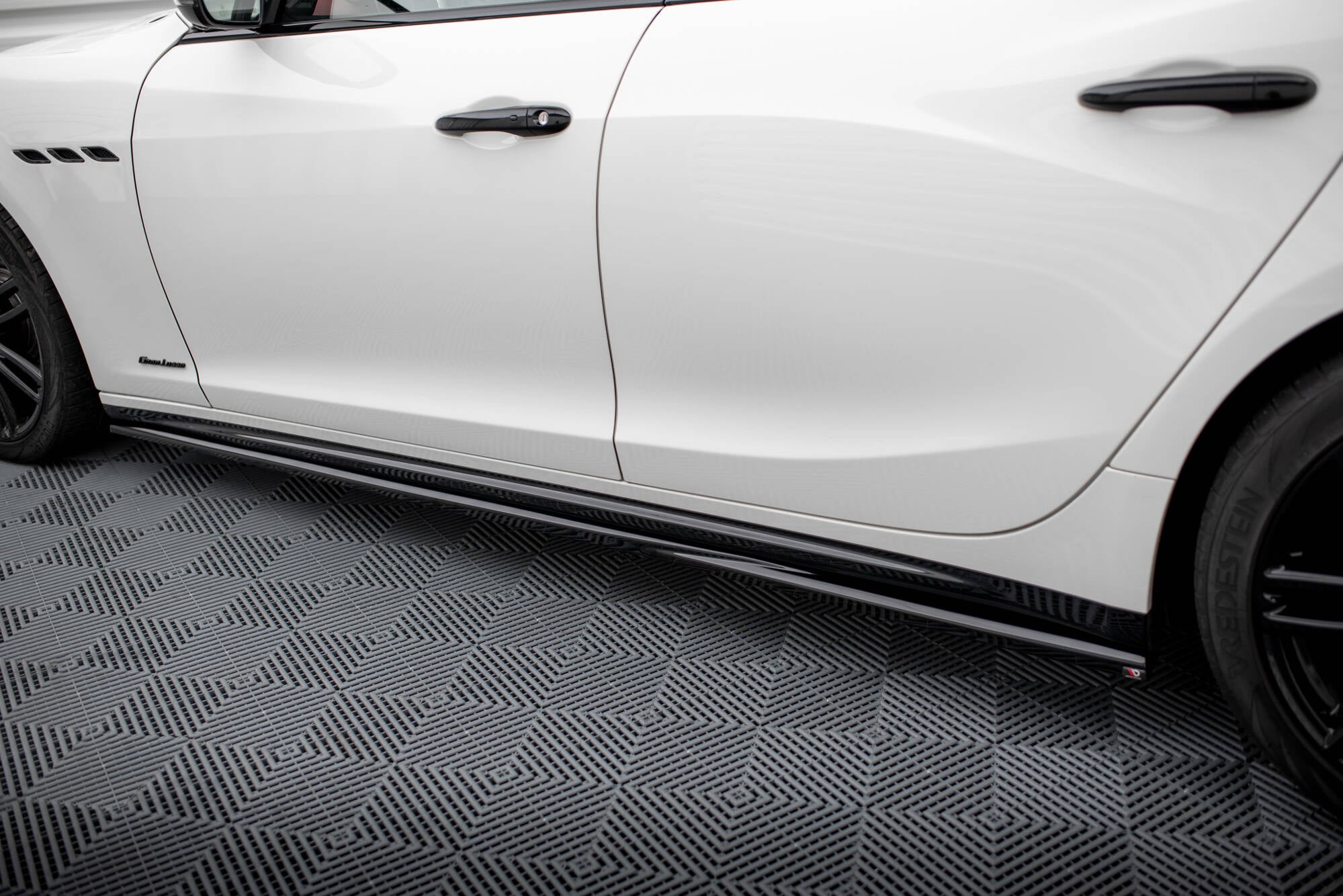 Maxton Design Street+ Seitenschweller Leisten passend für Maserati Ghibli Modena Mk3 Facelift schwarz Hochglanz