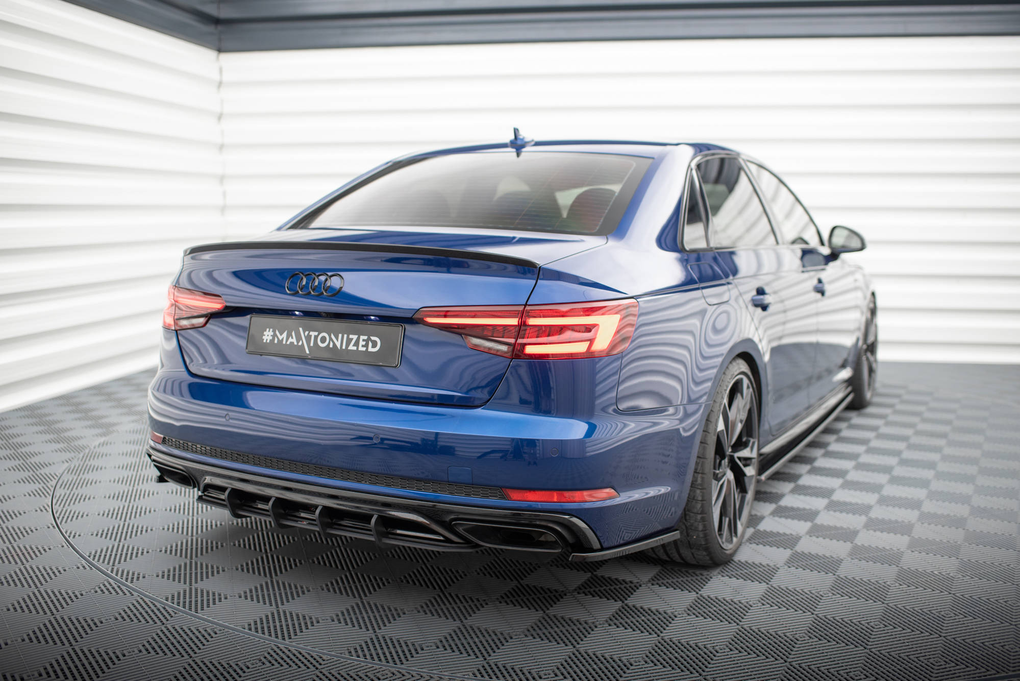 Maxton Design Street Pro Heckschürze passend für Audi A4 Competition B9