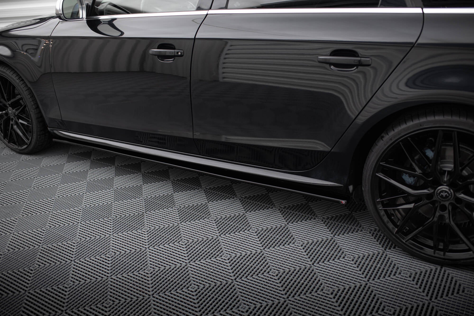 Maxton Design Street+ Seitenschweller Leisten passend für V.1 passend für Audi S4 / A4 / A4 S-Line Limousine / Avant B8 / B8 Facelift schwarz Hochglanz