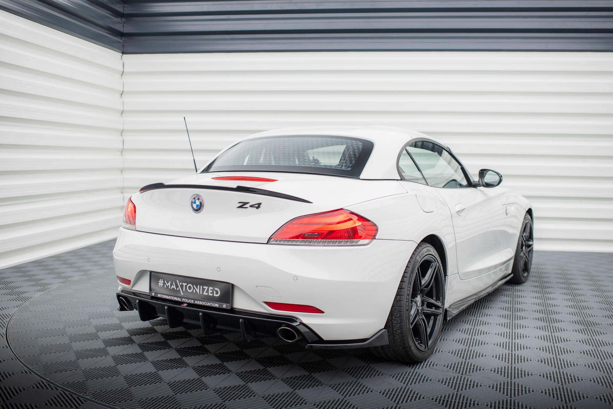 Maxton Design Heck Ansatz Flaps Diffusor passend für BMW Z4 E89 schwarz Hochglanz
