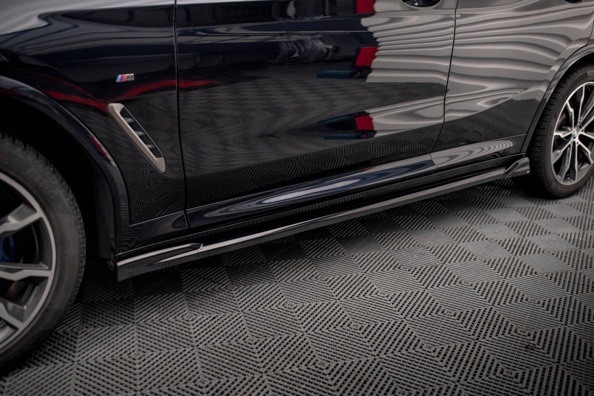 Maxton Design Street+ Seitenschweller Leisten V.2 passend für BMW X4 M-Paket G02 schwarz Hochglanz