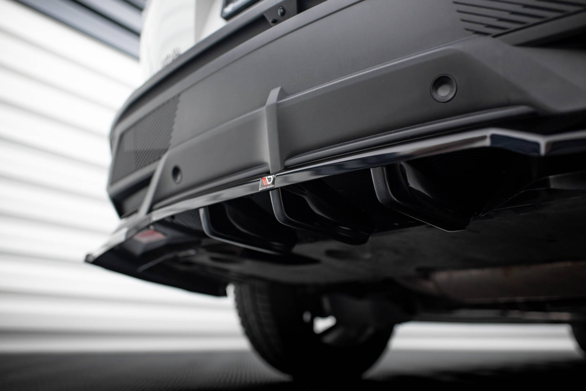 Maxton Design Street+ Mittlerer Diffusor RACE passend für Peugeot 408 Mk1 schwarz Hochglanz