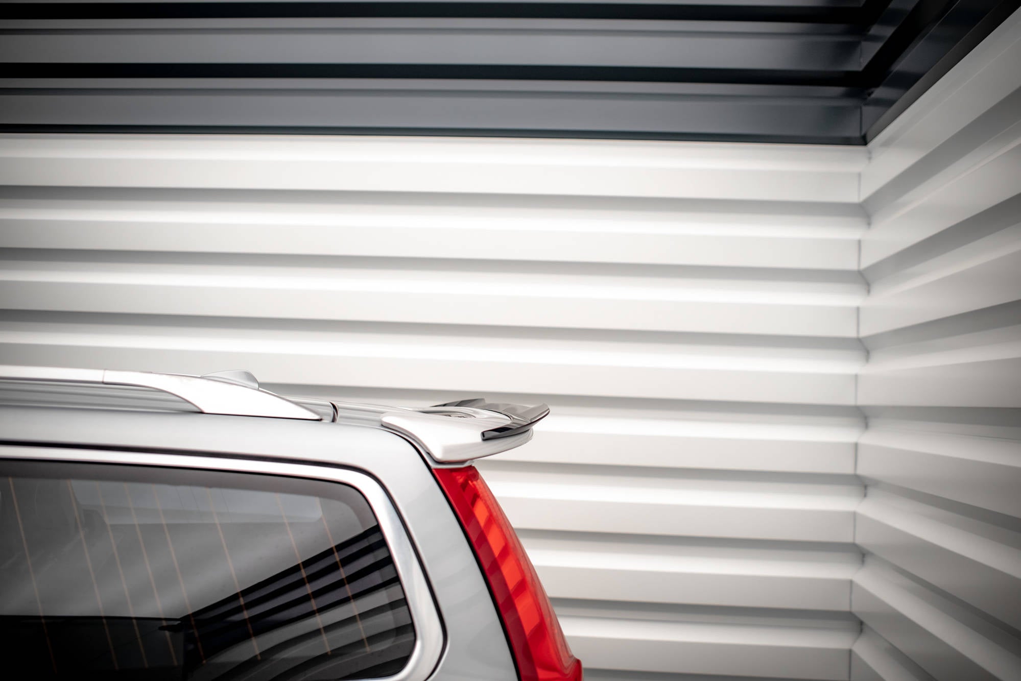 Maxton Design Spoiler CAP V.2 passend für Volvo V70 Mk3 schwarz Hochglanz