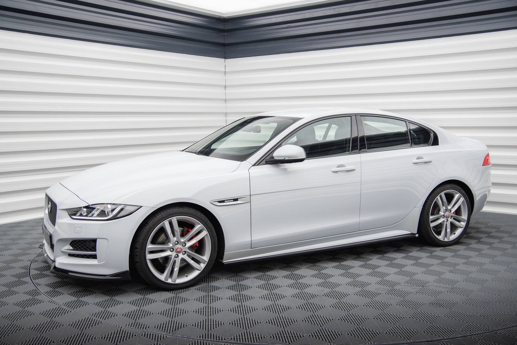 Maxton Design Street+ Seitenschweller Leisten passend für Jaguar XE R-Sport X760 schwarz Hochglanz
