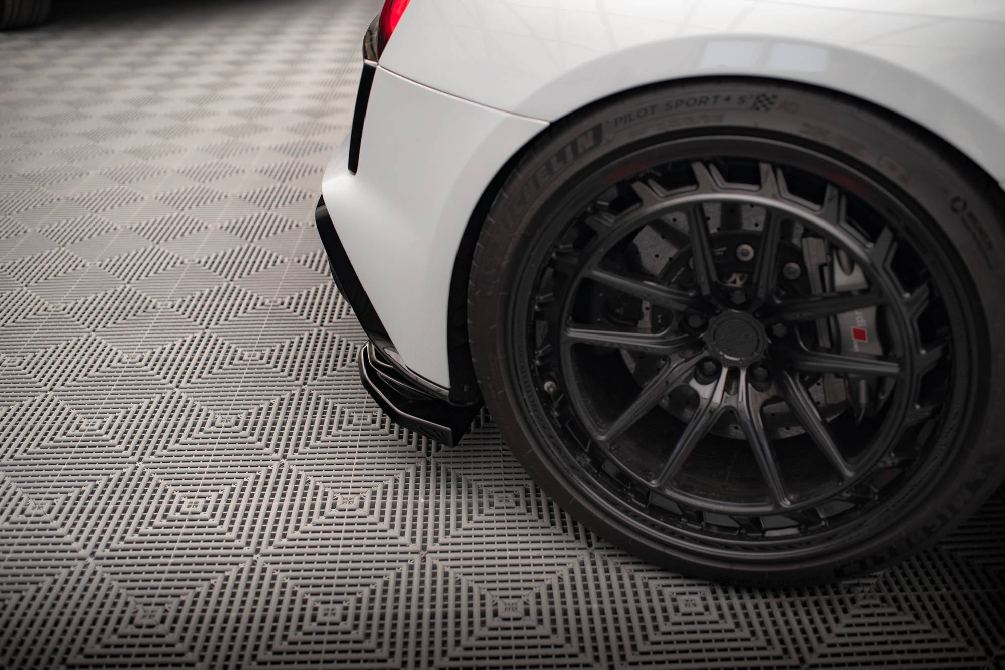 Maxton Design Heck Ansatz Flaps Diffusor passend für Audi R8 Mk2 Facelift schwarz Hochglanz