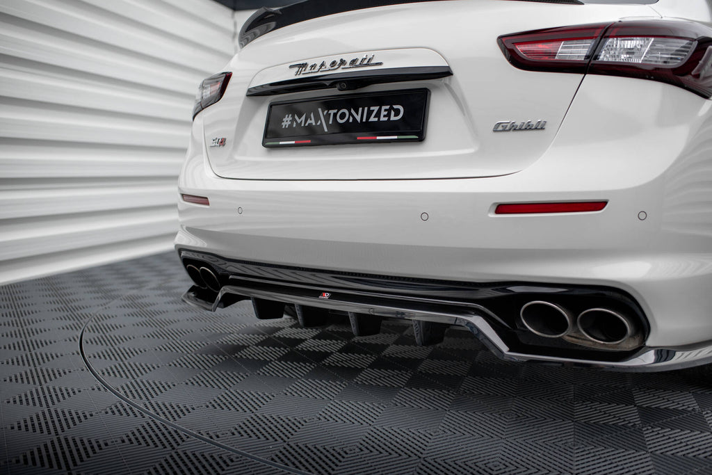 Maxton Design Street+ Mittlerer Diffusor RACE passend für Maserati Ghibli Mk3 Facelift schwarz Hochglanz