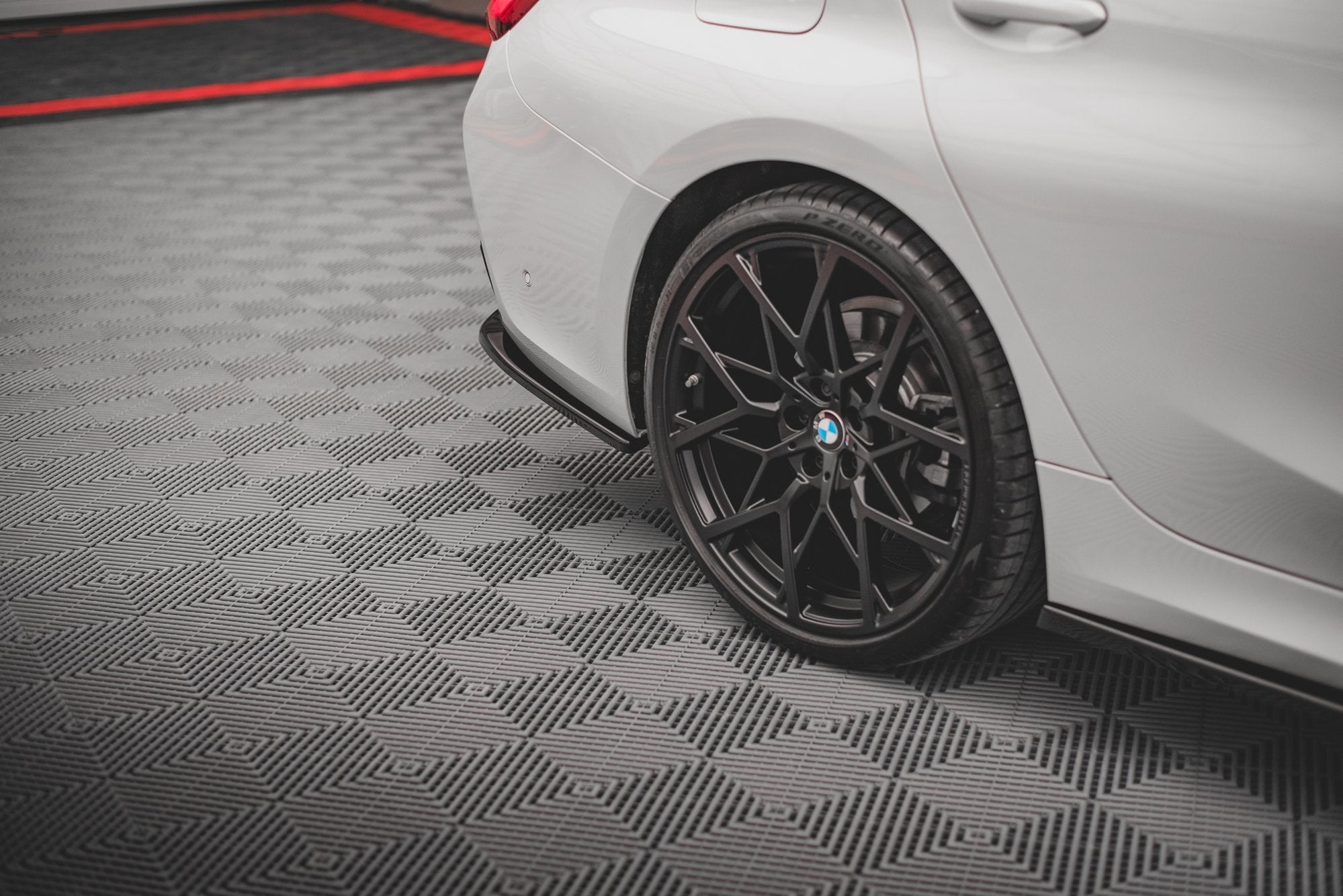 Maxton Design Heck Ansatz Flaps Diffusor passend für BMW 3er Limousine G20 schwarz Hochglanz