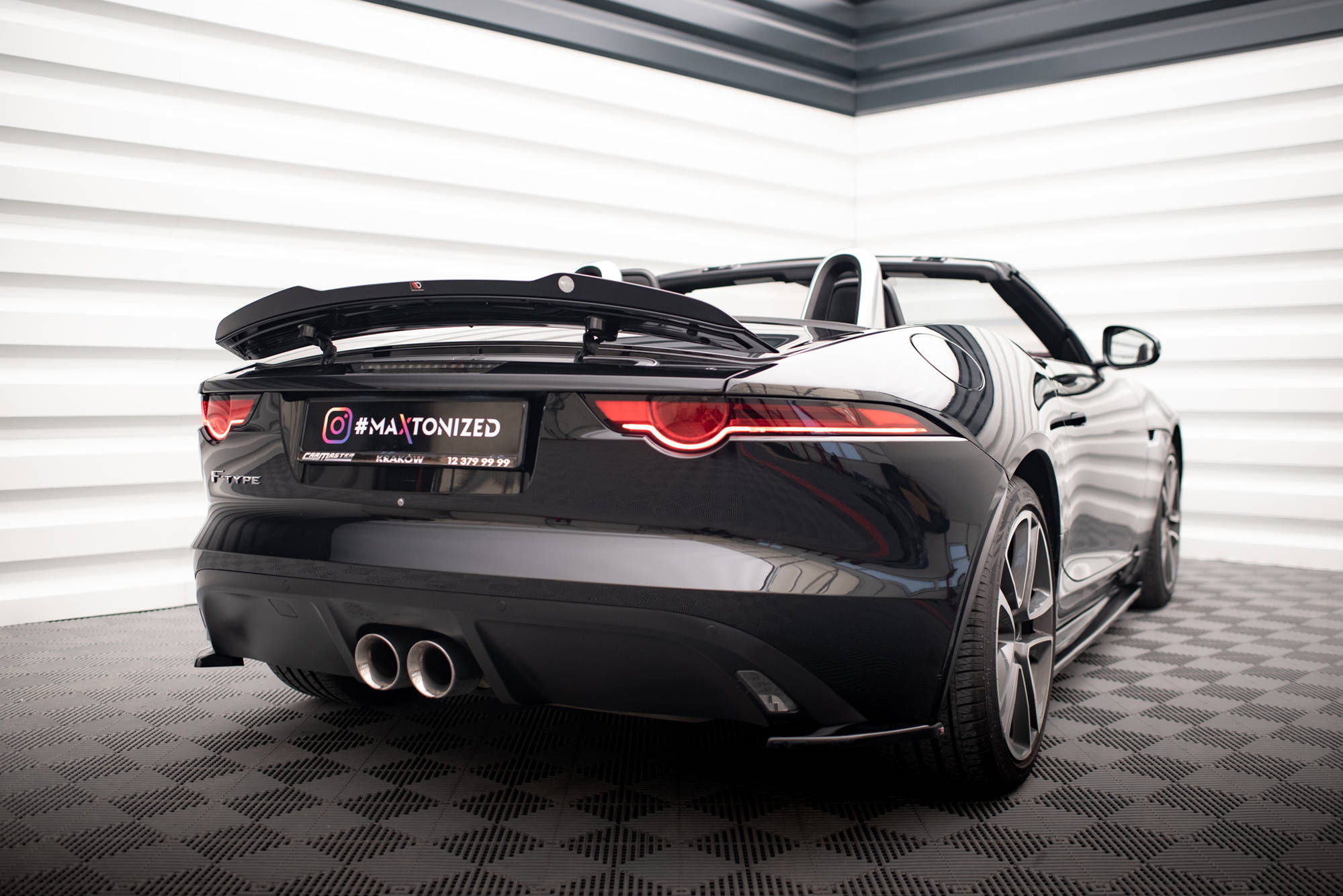 Maxton Design Heck Ansatz Flaps Diffusor passend für Jaguar F-Type X152 Facelift schwarz Hochglanz