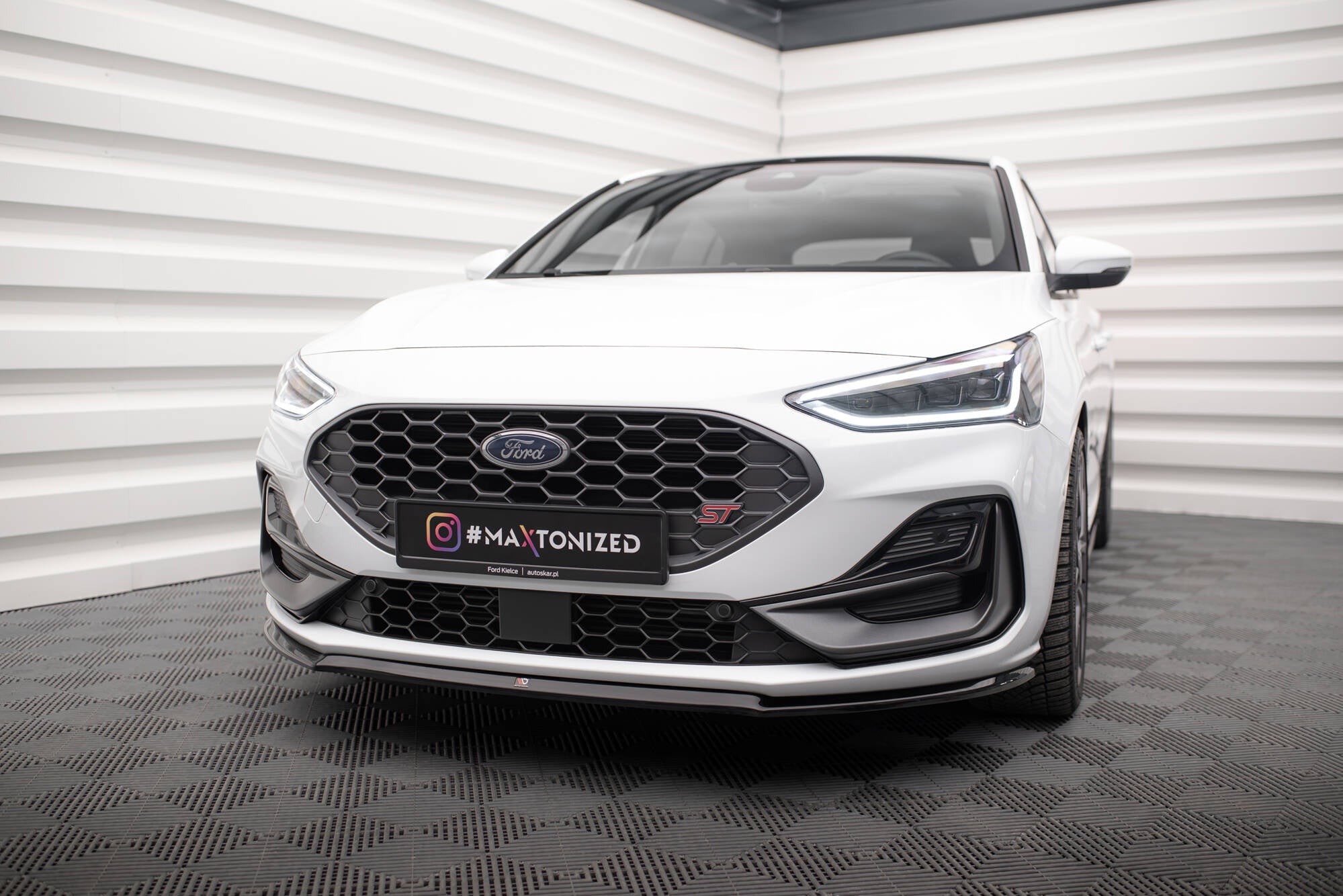 Maxton Design Street+ Spoilerlippe Front Ansatz V.3 passend für Ford Focus ST / ST-Line Mk4 Facelift schwarz Hochglanz