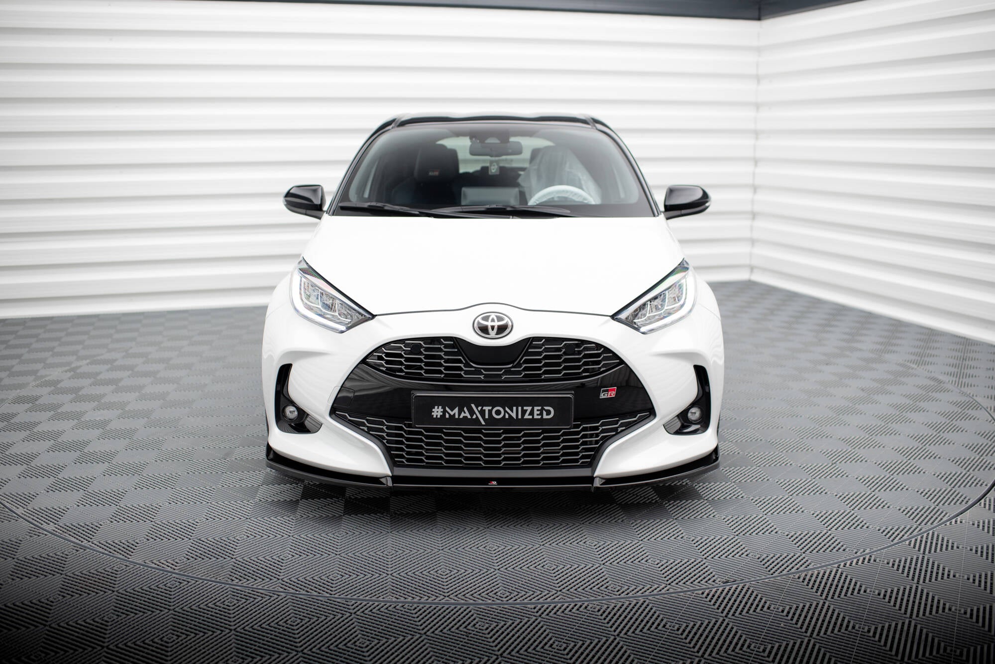 Maxton Design Street+ Spoilerlippe Front Ansatz V.3 passend für Toyota Yaris Mk4 schwarz Hochglanz