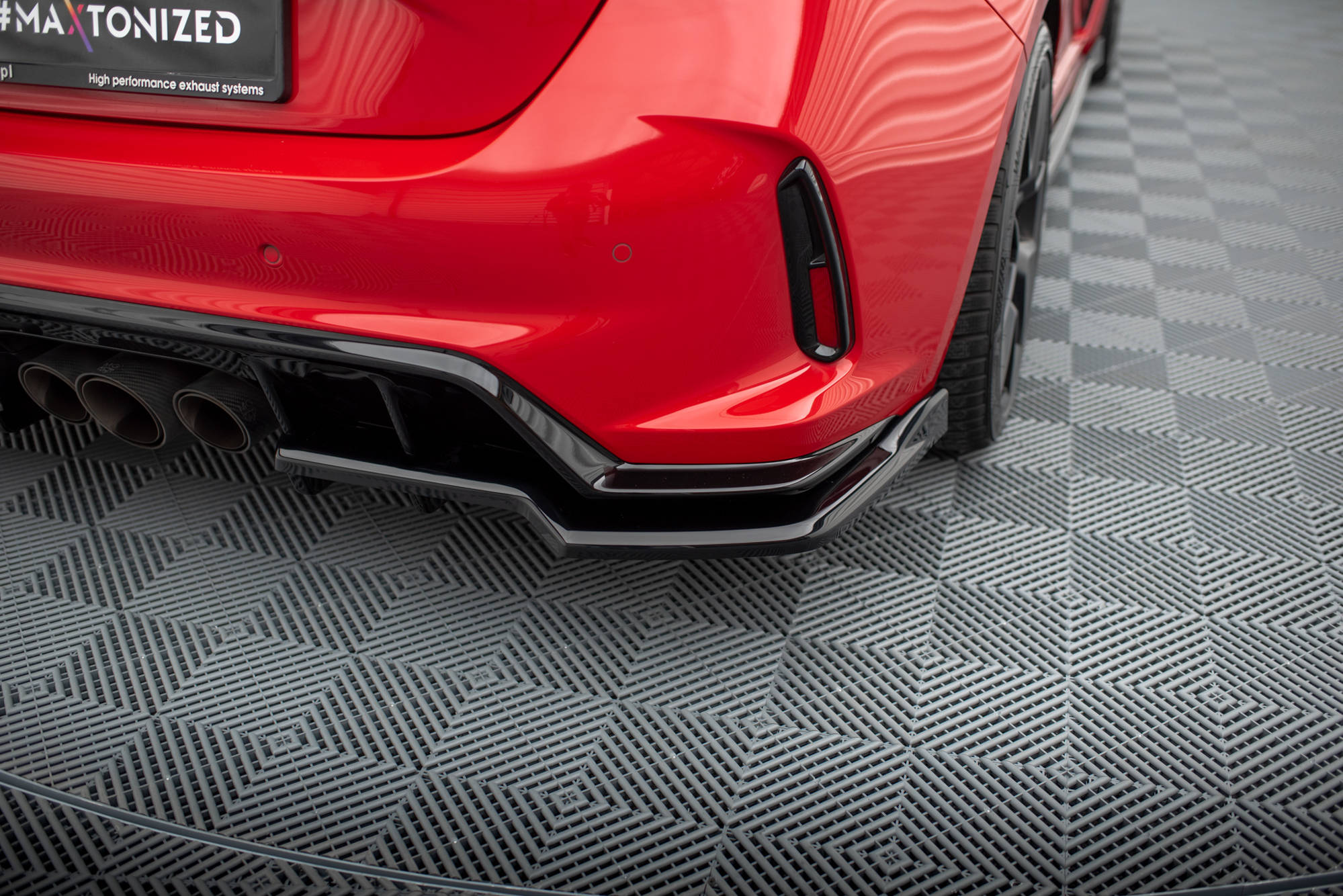 Maxton Design Street+ Mittlerer Diffusor RACE V.2 passend für Honda Civic Type-R Mk 11 schwarz Hochglanz