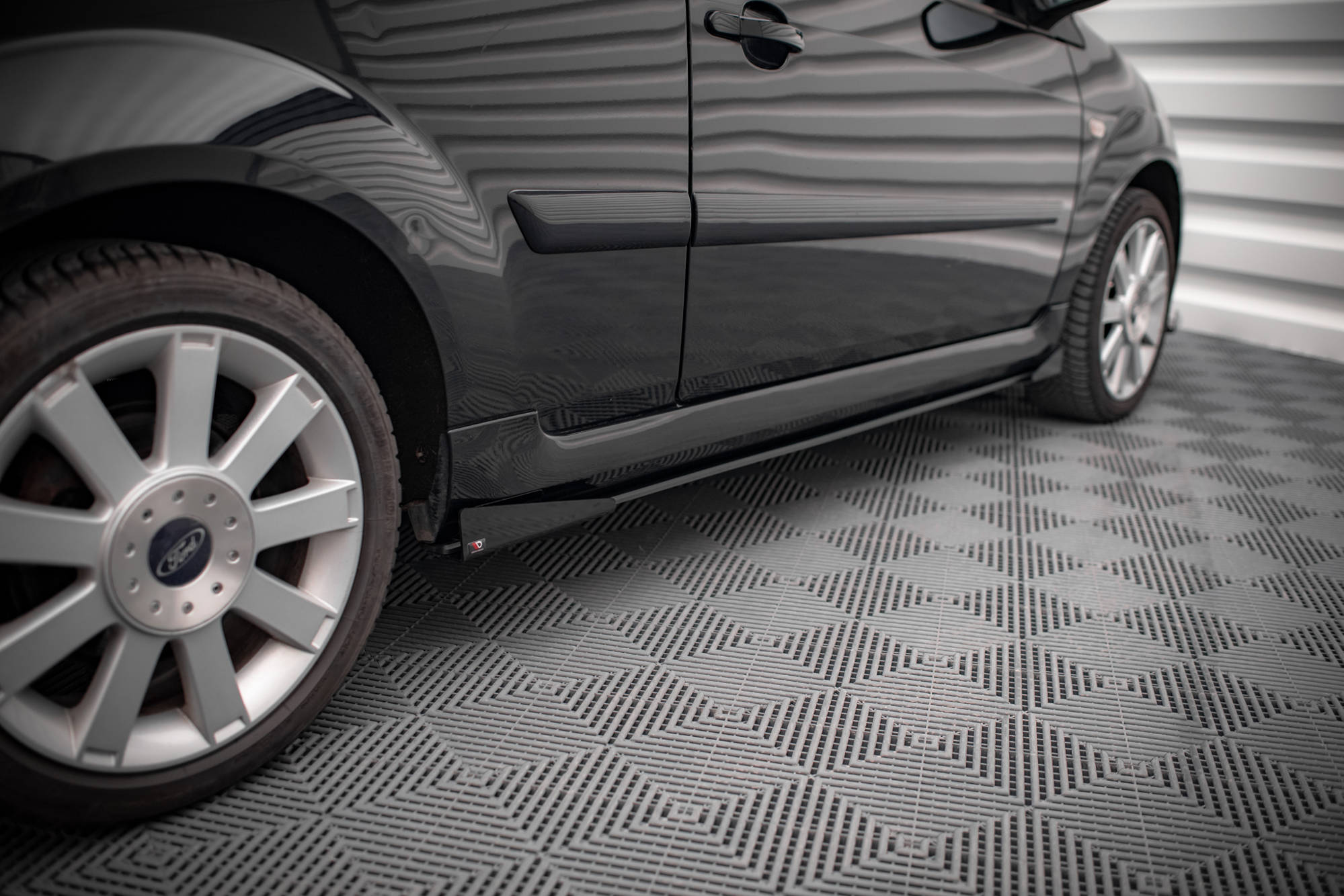Maxton Design Street Pro Street+ Seitenschweller Leisten + Flaps passend für Ford Fiesta ST Mk6 schwarz Hochglanz