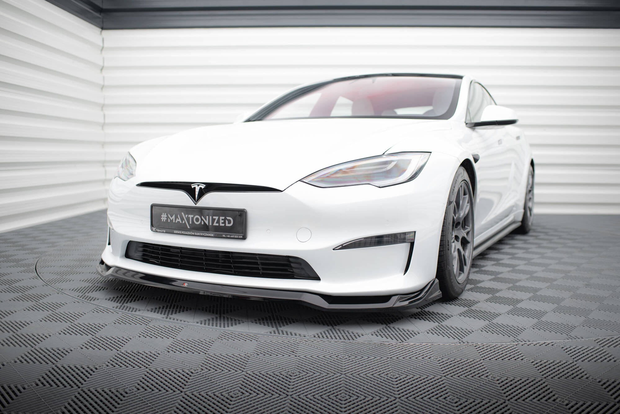 Maxton Design Street+ Spoilerlippe Front Ansatz V.2 passend für Tesla Model S Plaid Mk1 Facelift schwarz Hochglanz