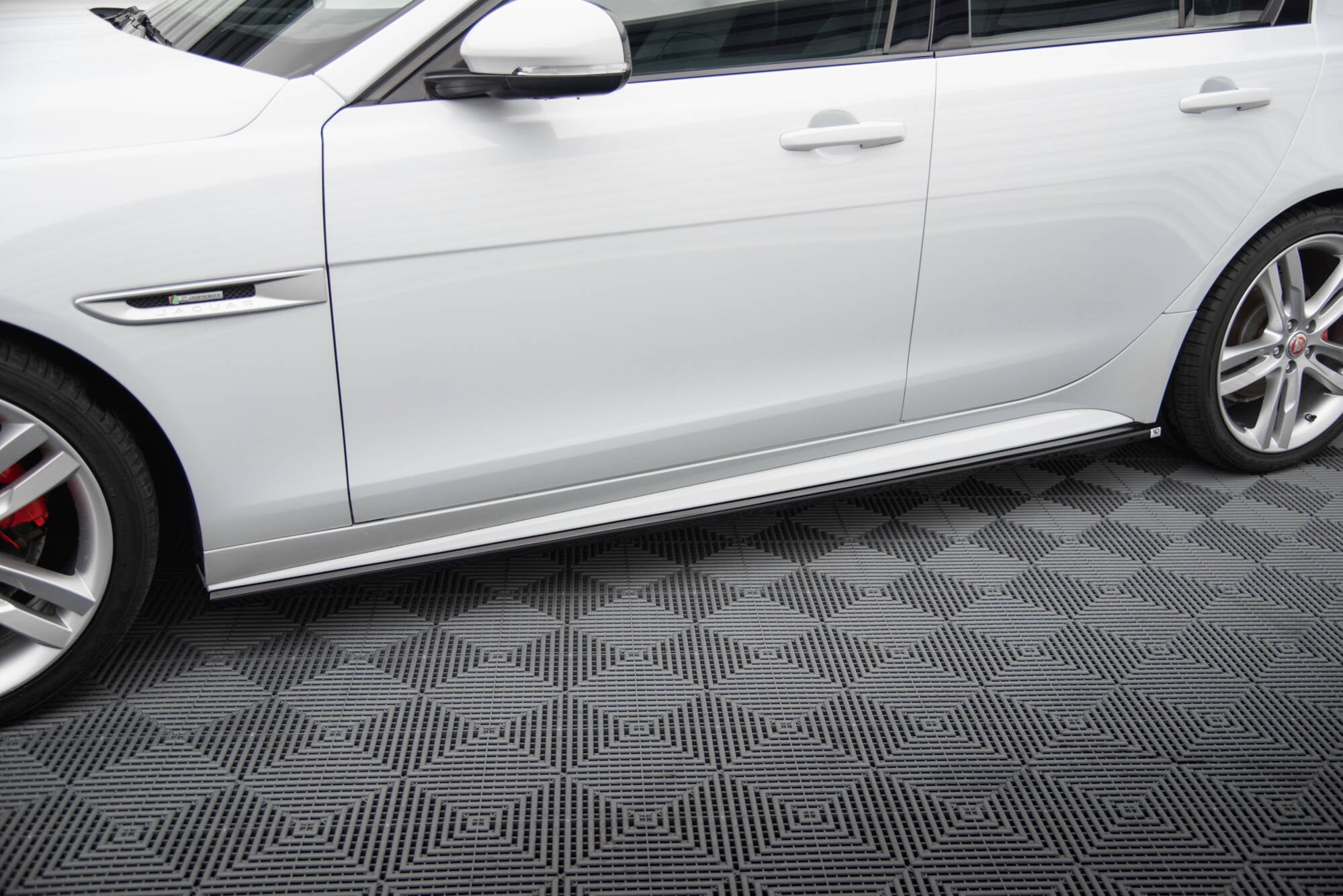 Maxton Design Street+ Seitenschweller Leisten passend für Jaguar XE R-Sport X760 schwarz Hochglanz