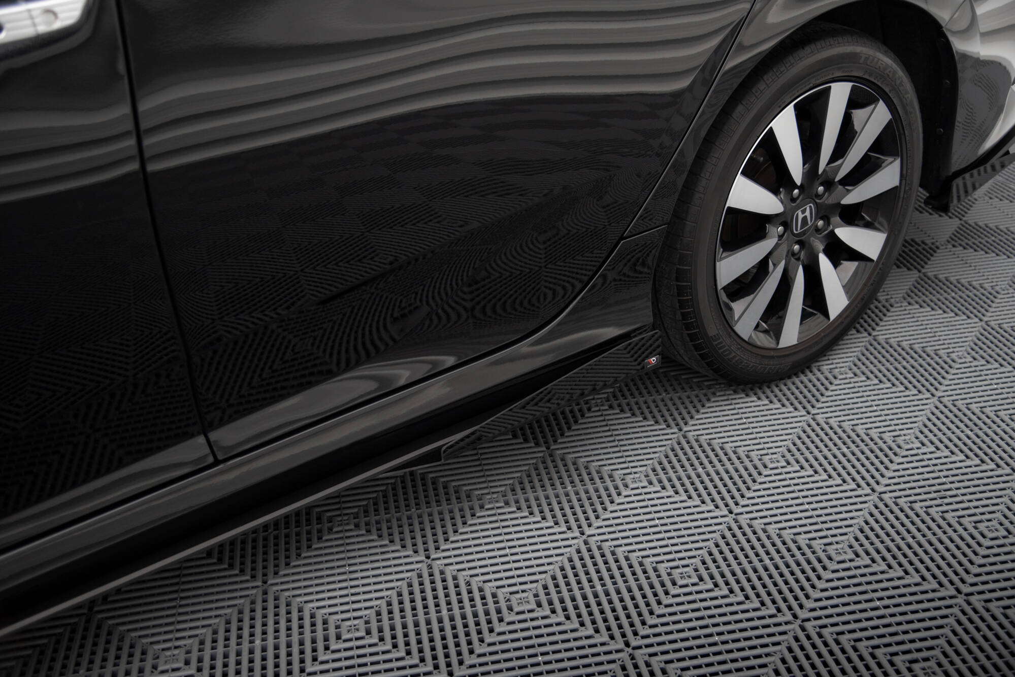 Maxton Design Street Pro Street+ Seitenschweller Leisten + Flaps passend für Honda Civic Mk10 schwarz Hochglanz
