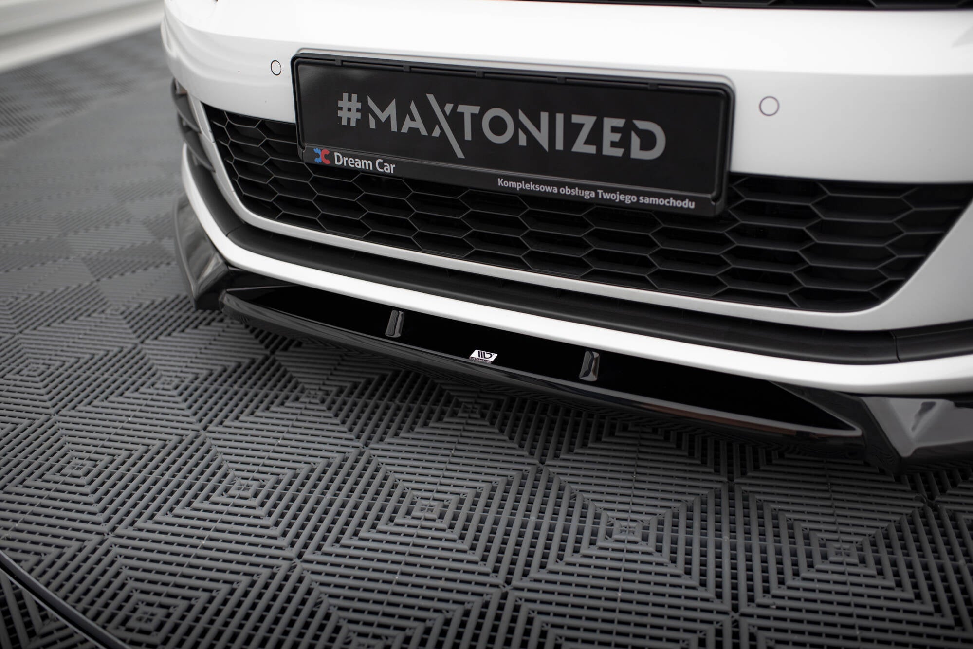 Maxton Design Street+ Spoilerlippe Front Ansatz V.2 passend für VW Scirocco Mk3 Facelift schwarz Hochglanz