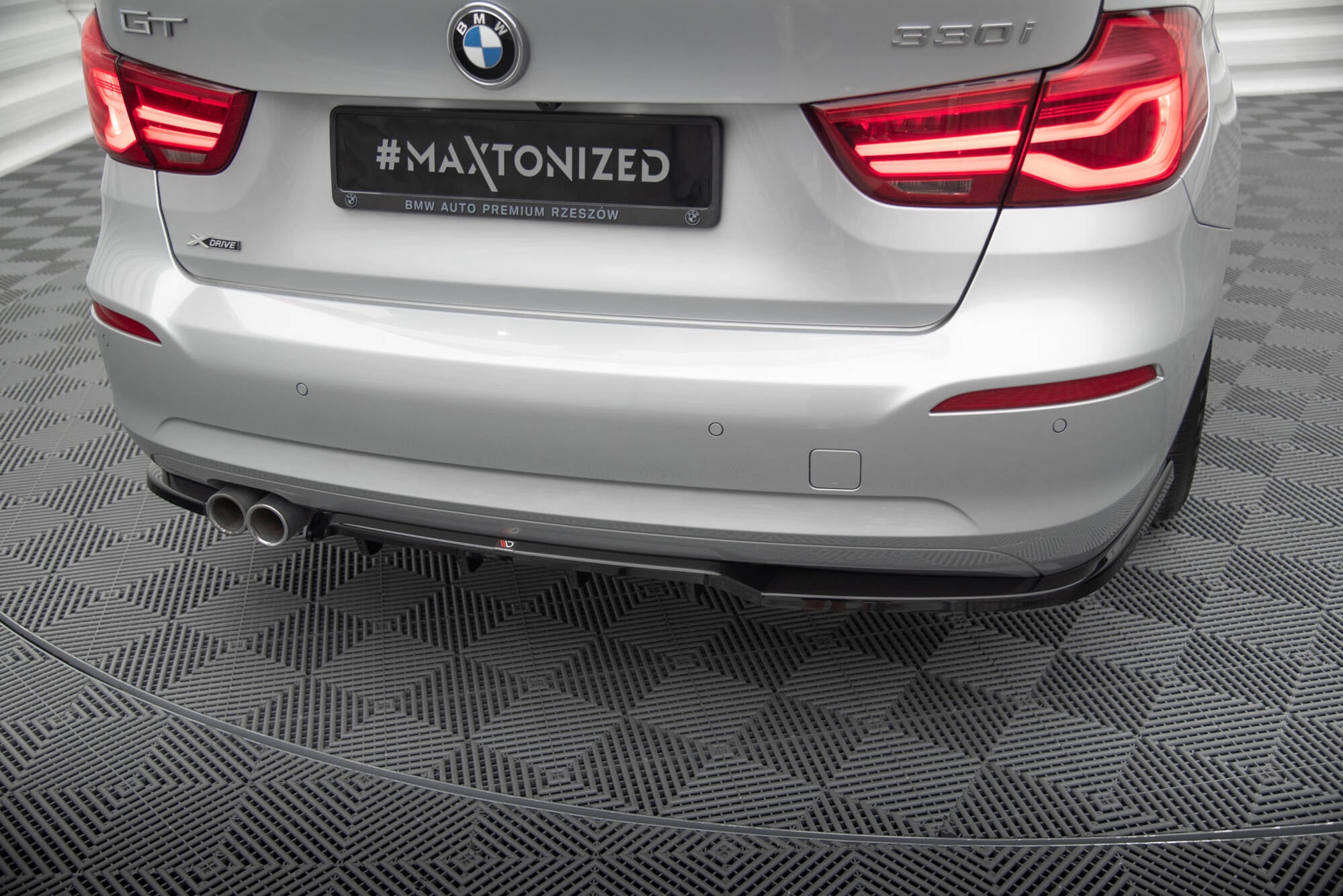 Maxton Design Street+ Mittlerer Diffusor RACE passend für BMW 3er GT F34 Facelift schwarz Hochglanz