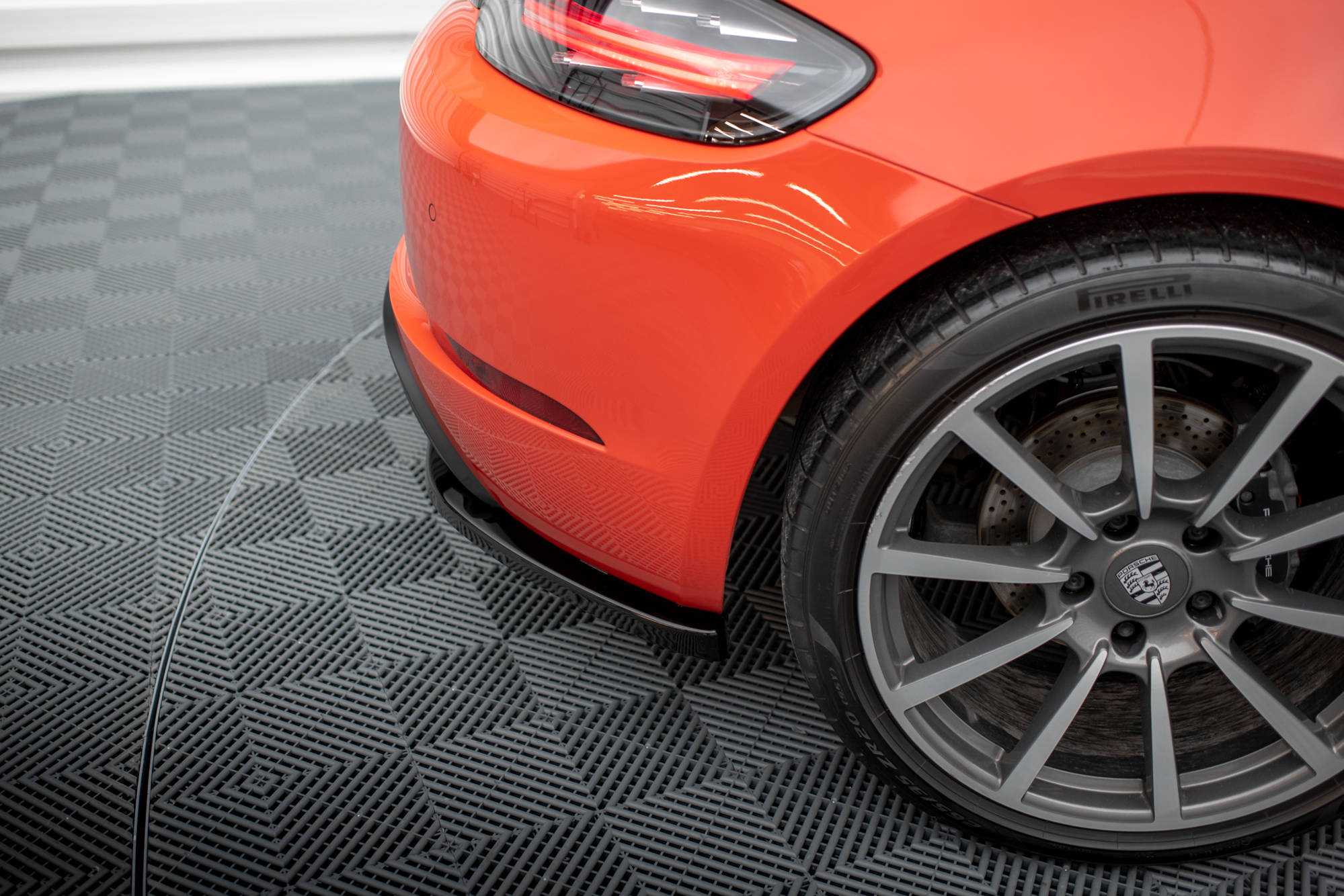 Maxton Design Heck Ansatz Flaps Diffusor passend für Porsche 718 Cayman 982c schwarz Hochglanz