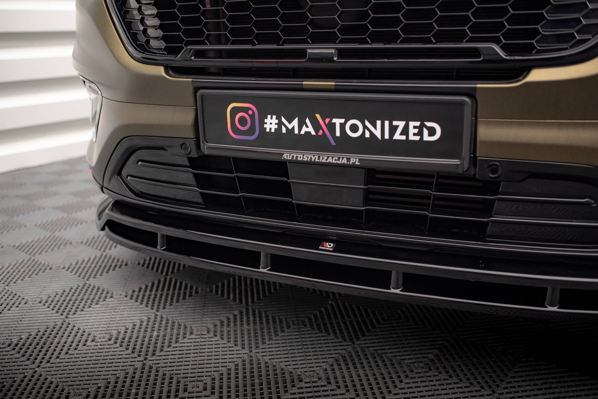 Maxton Design Street+ Spoilerlippe Front Ansatz V.2 passend für Ford Transit Custom Mk1 Facelift / Tourneo Custom Mk1 Facelift schwarz Hochglanz
