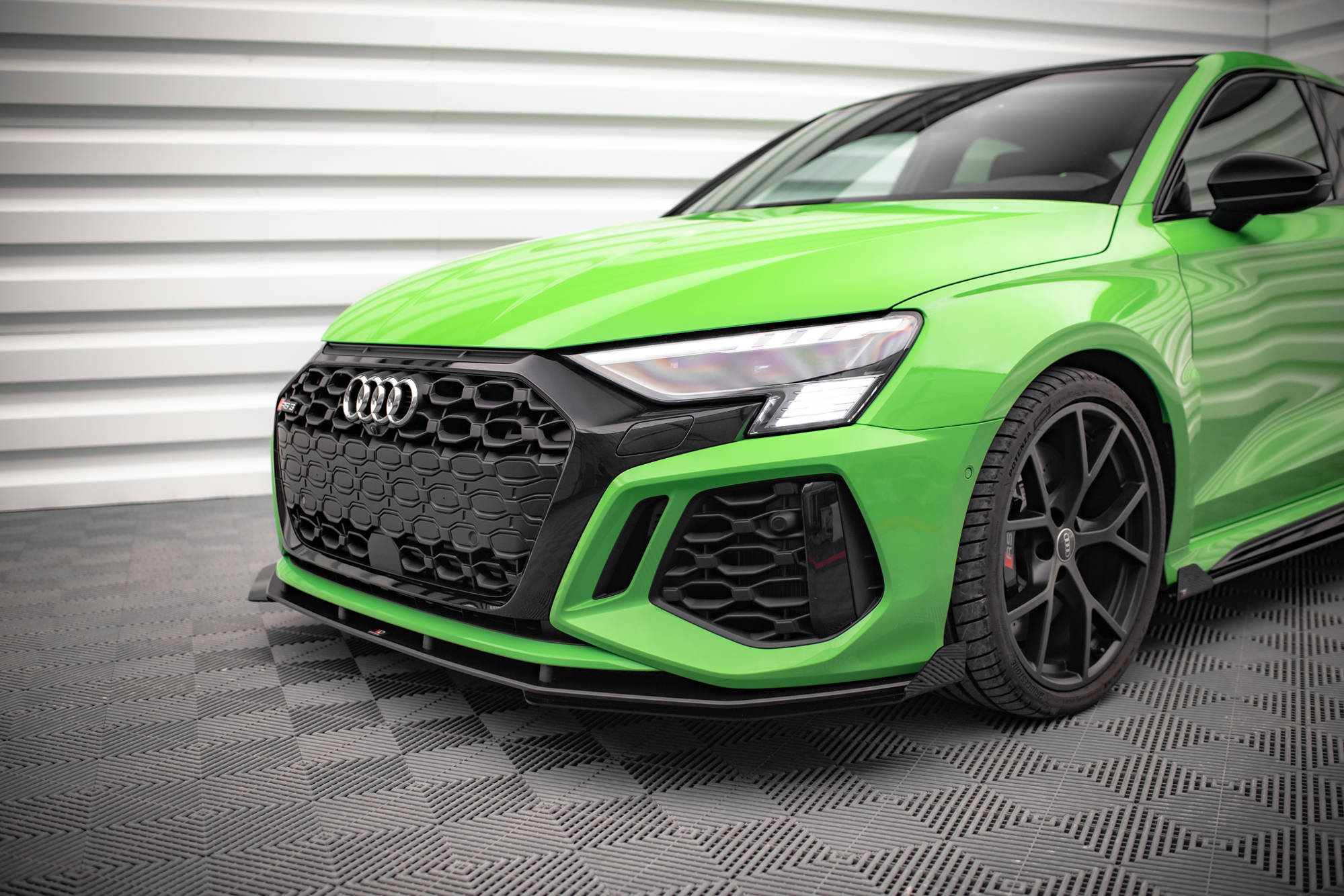 Maxton Design Front Stoßstange Flaps passend für Audi RS3 8Y schwarz Hochglanz