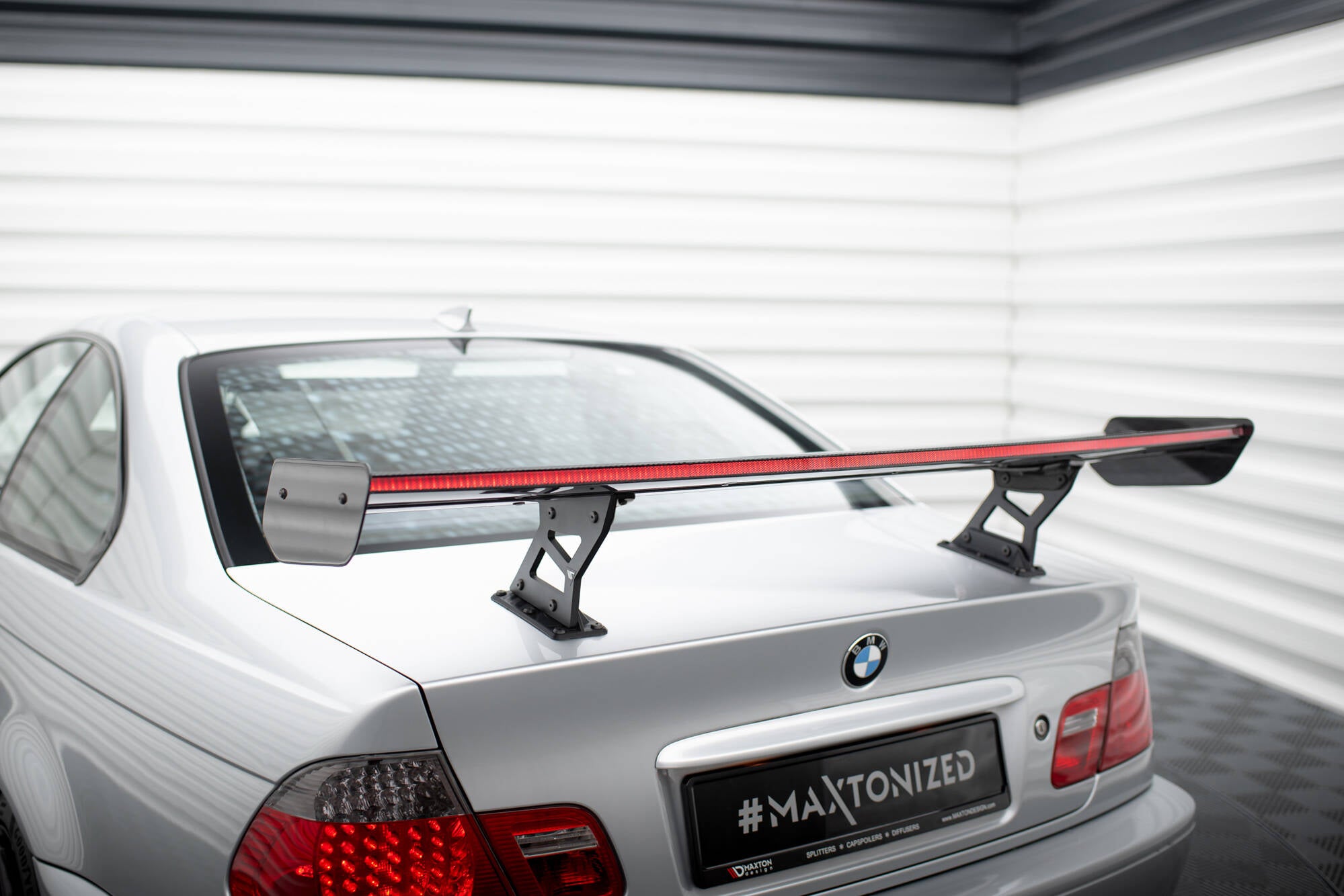 Maxton Design Carbon Spoiler With Internal Brackets Uprights + LED BMW 3er Coupe E46 für BMW 3er E46