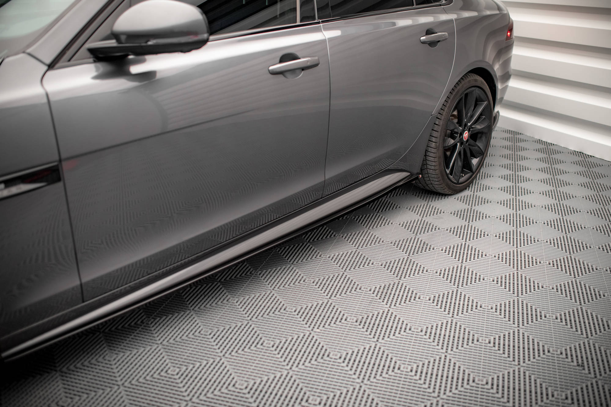 Maxton Design Seitenschweller Ansatz für Jaguar XF R-Sport Mk2 schwarz matt