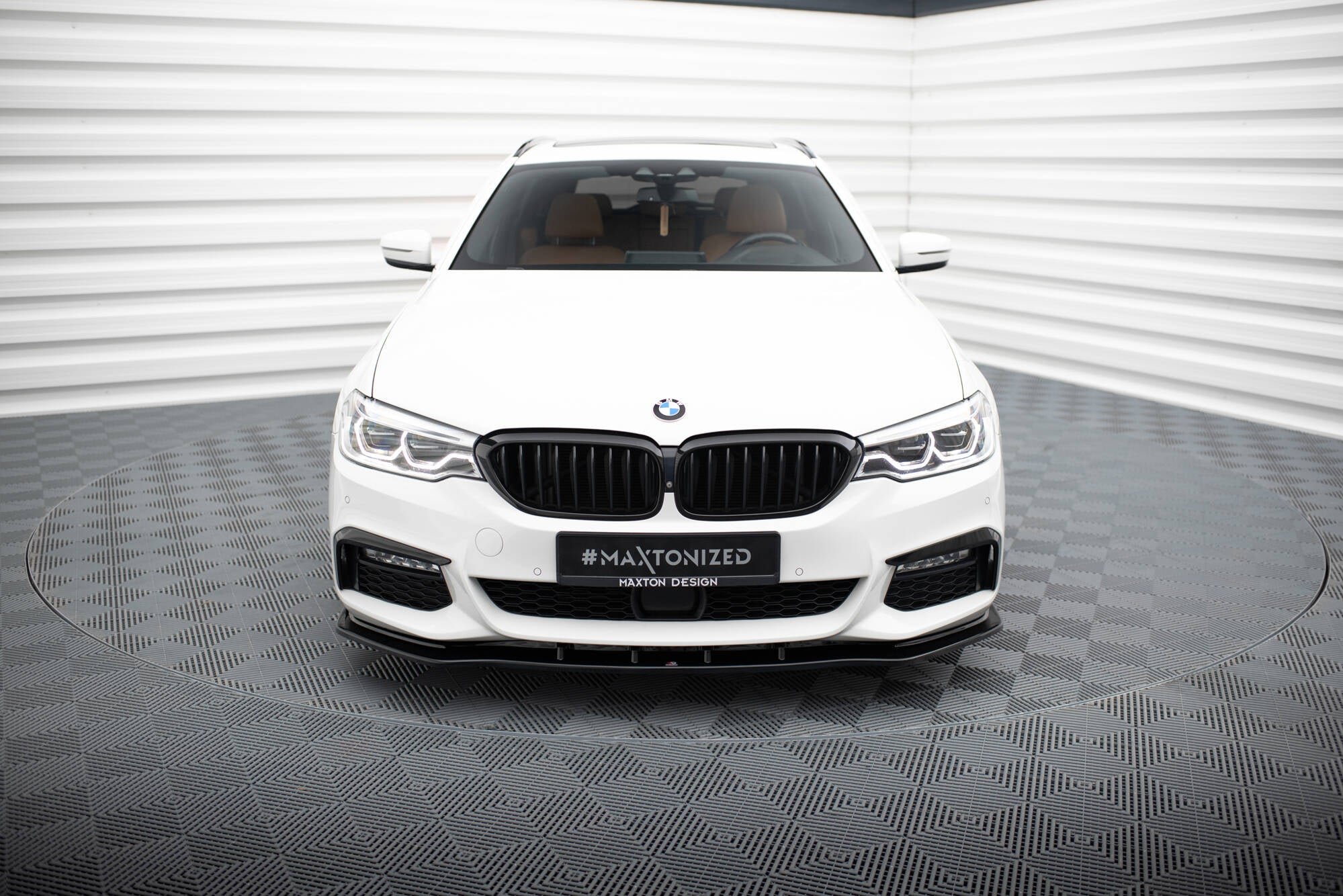Maxton Design Street+ Spoilerlippe Front Ansatz V.1 passend für BMW 5er M-Paket / M550d / M550i G30/ G31 M-Paket schwarz Hochglanz