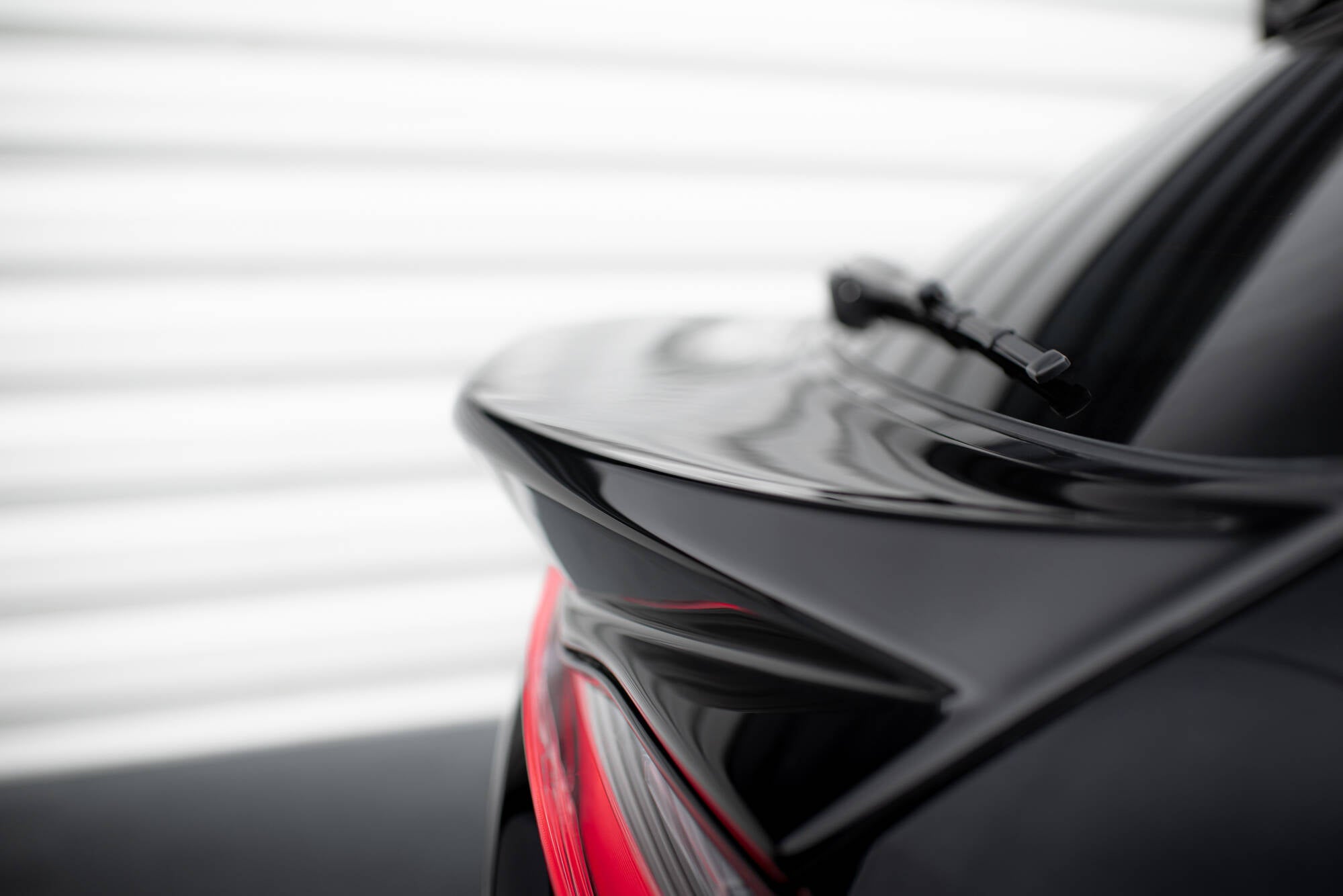 Maxton Design Niedriger Spoiler CAP 3D passend für Porsche Macan GTS / Standard / T Mk1 Facelift 2 schwarz Hochglanz