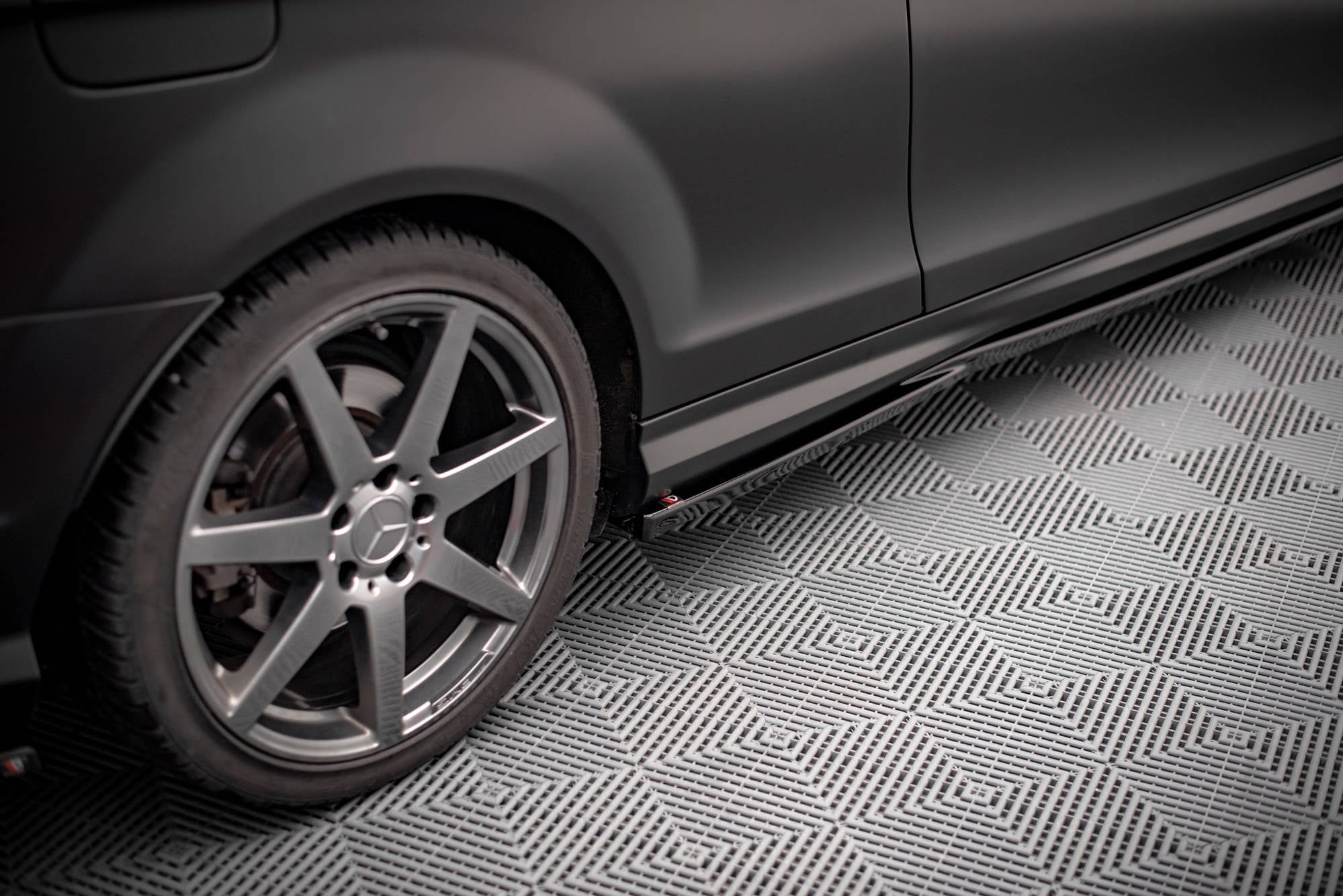 Maxton Design Street+ Seitenschweller Leisten passend für Mercedes-Benz C Coupe / Limousine / Kombi AMG-Line C204 / W204 Facelift / S204 Facelift schwarz Hochglanz