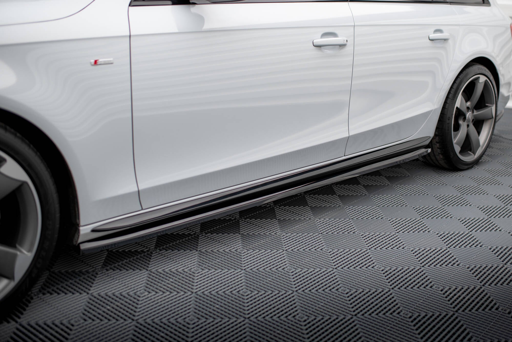 Maxton Design Street+ Seitenschweller Leisten passend für V.3 passend für Audi A4 / A4 S-Line / S4 B8 schwarz Hochglanz