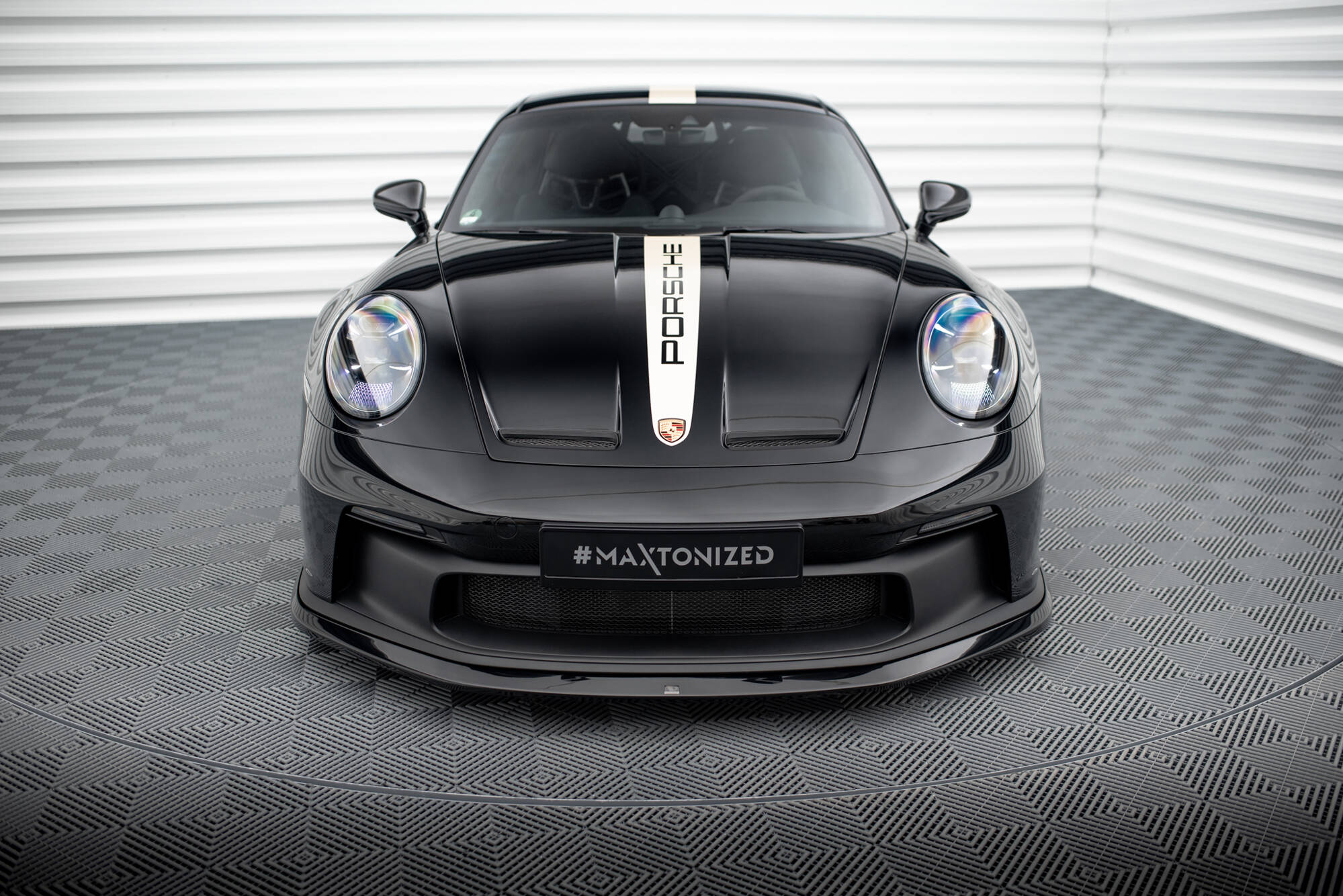 Maxton Design Street+ Spoilerlippe Front Ansatz passend für Porsche 911 992 GT3 schwarz Hochglanz