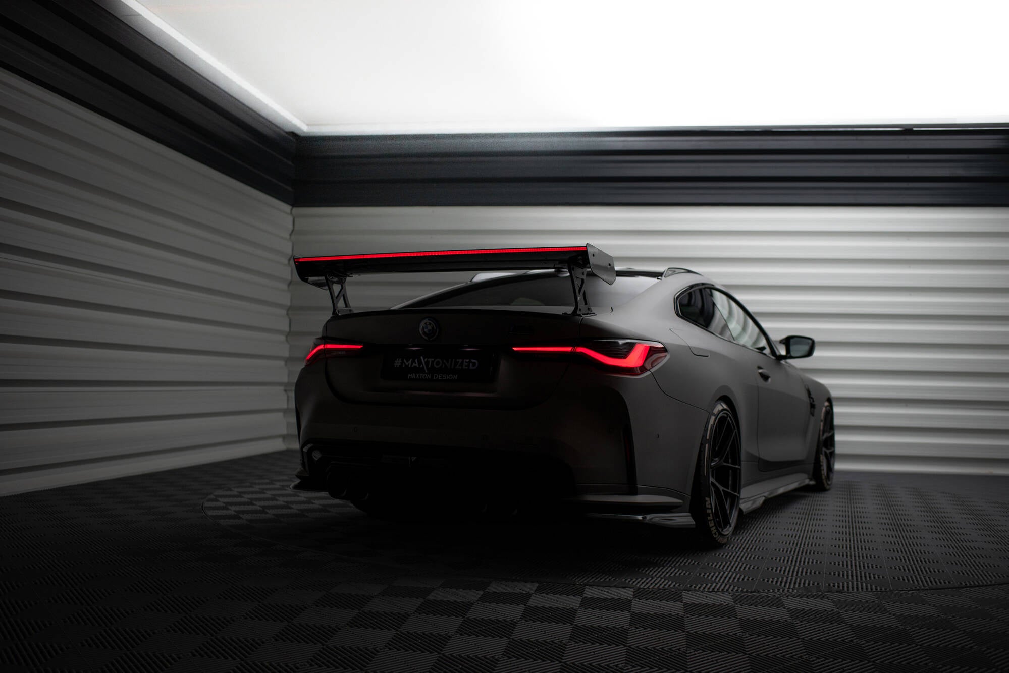 Maxton Design Carbon Spoiler With External Brackets Uprights + LED BMW M4 G82 / G82 Facelift / M440i / 4 M-Paket G22 / G22 Facelift für BMW 4er Coupe