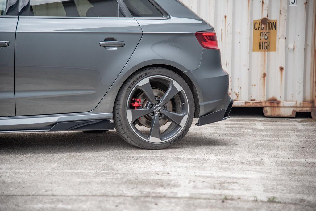 Maxton Design Hintere Seiten Flaps passend für Audi RS3 8V Sportback schwarz Hochglanz