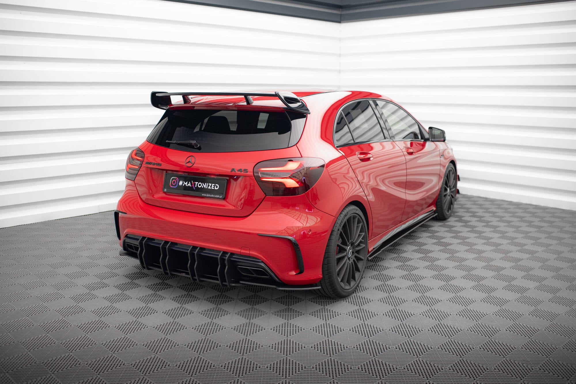 Maxton Design Heck Ansatz Flaps Diffusor passend für Mercedes A W176 AMG Facelift schwarz Hochglanz