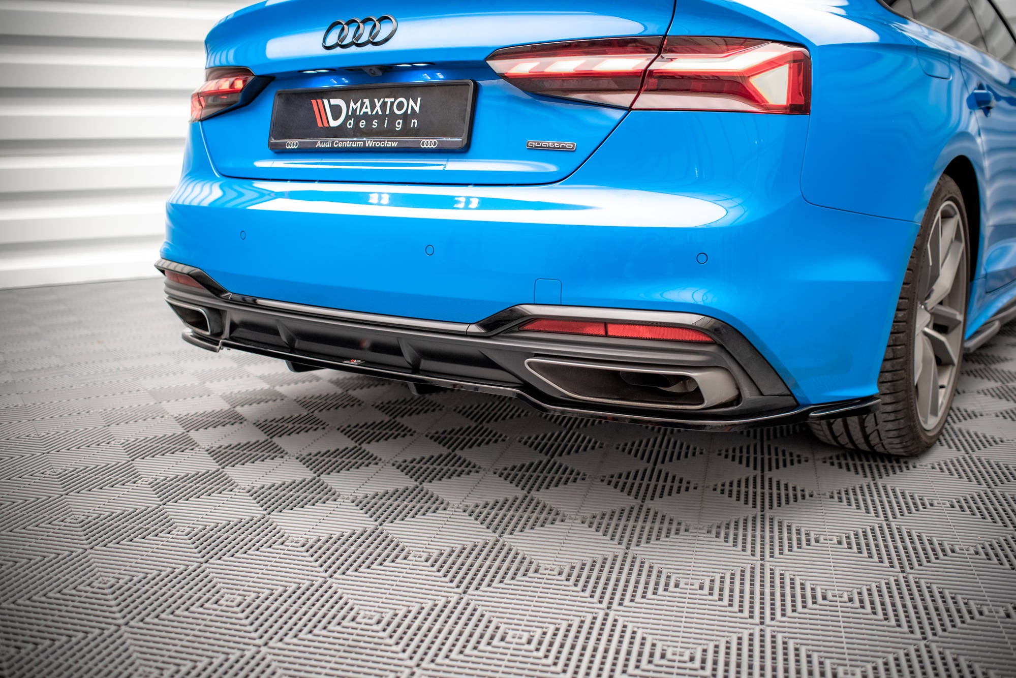 Maxton Design Street+ Mittlerer Diffusor RACE passend für Audi A5 S-Line F5 Facelift schwarz Hochglanz